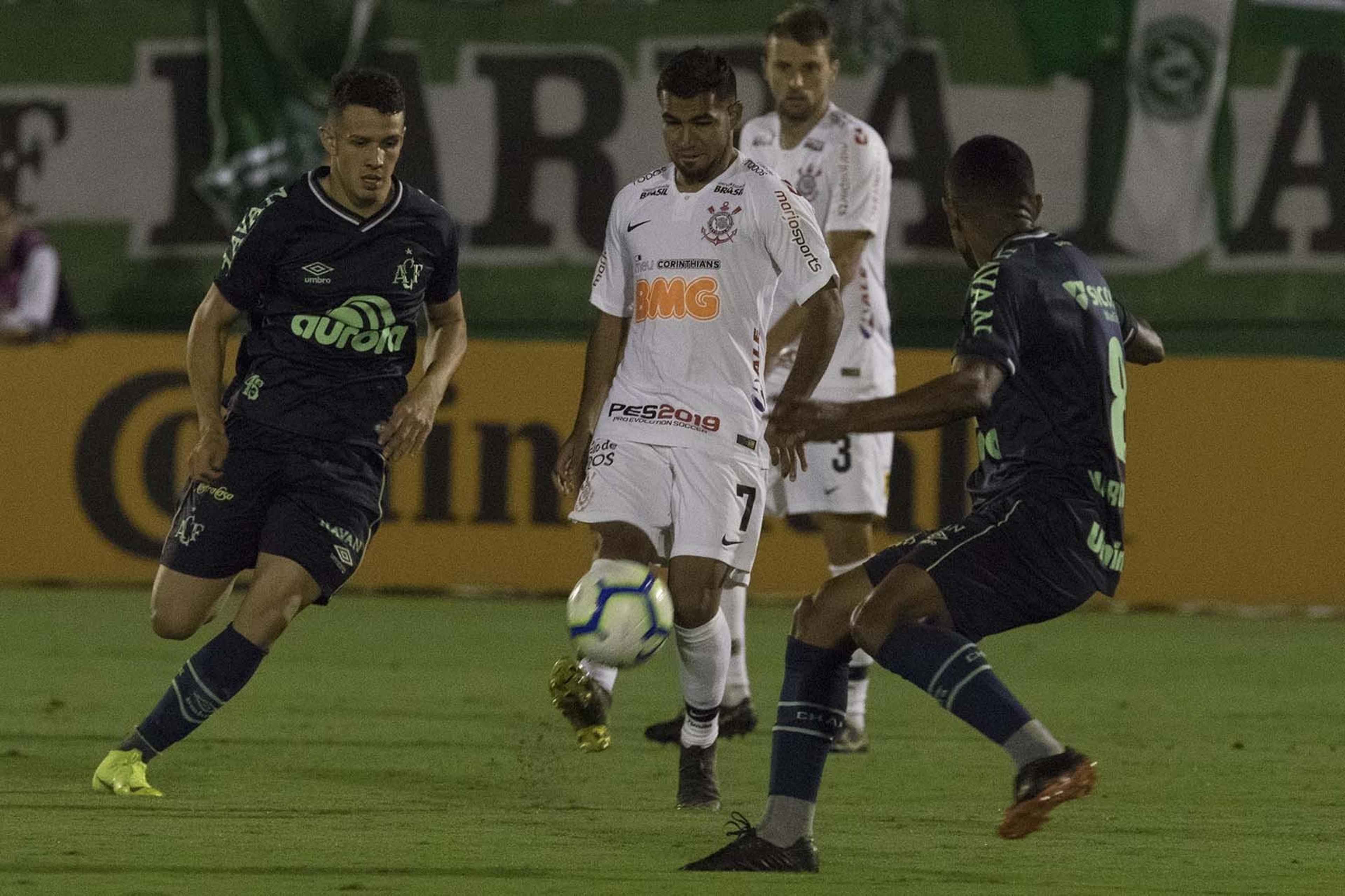 Corinthians x Chapecoense: prováveis times, desfalques e onde acompanhar