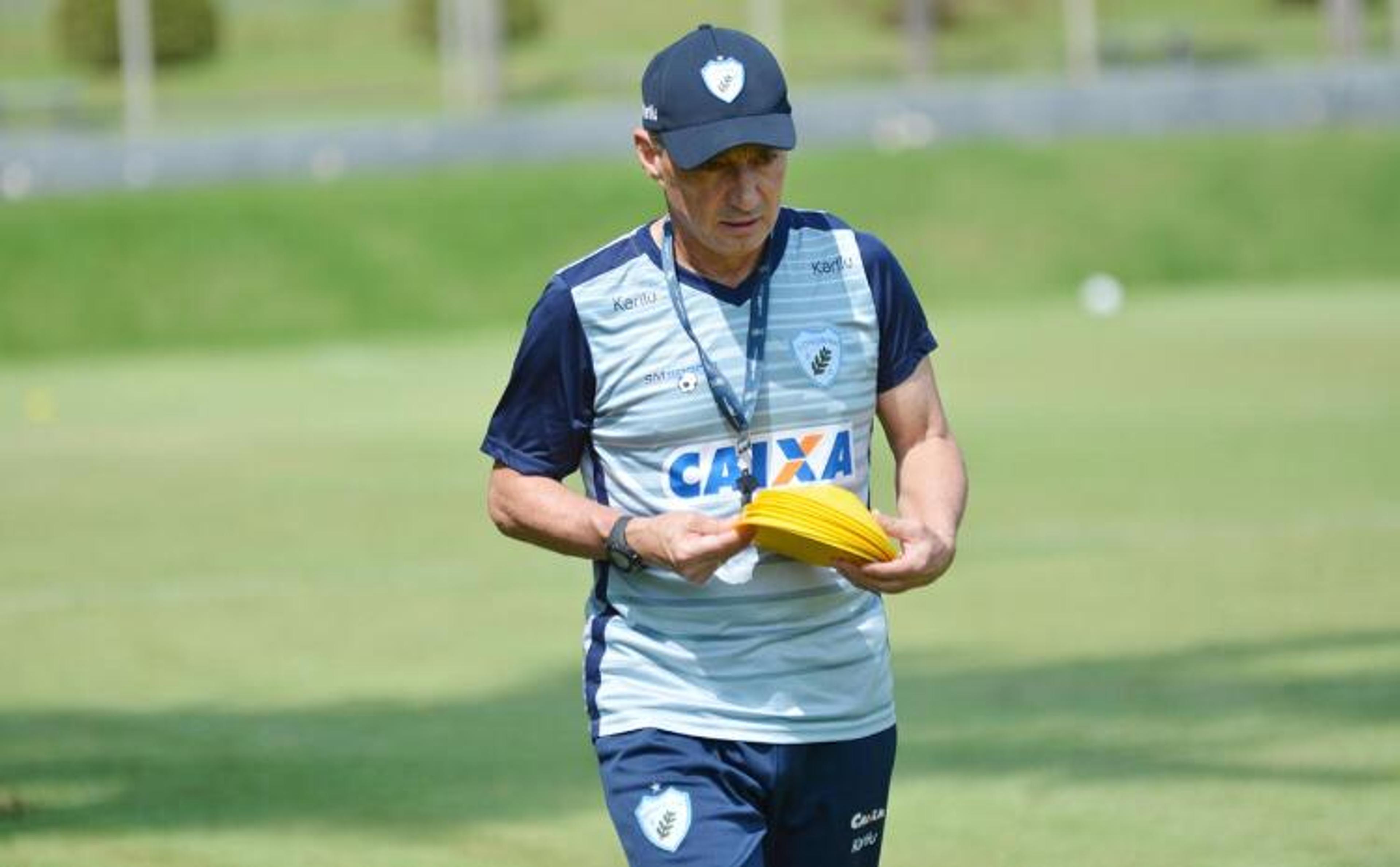 Em comunicado, técnico Roberto Fonseca se despede do Londrina