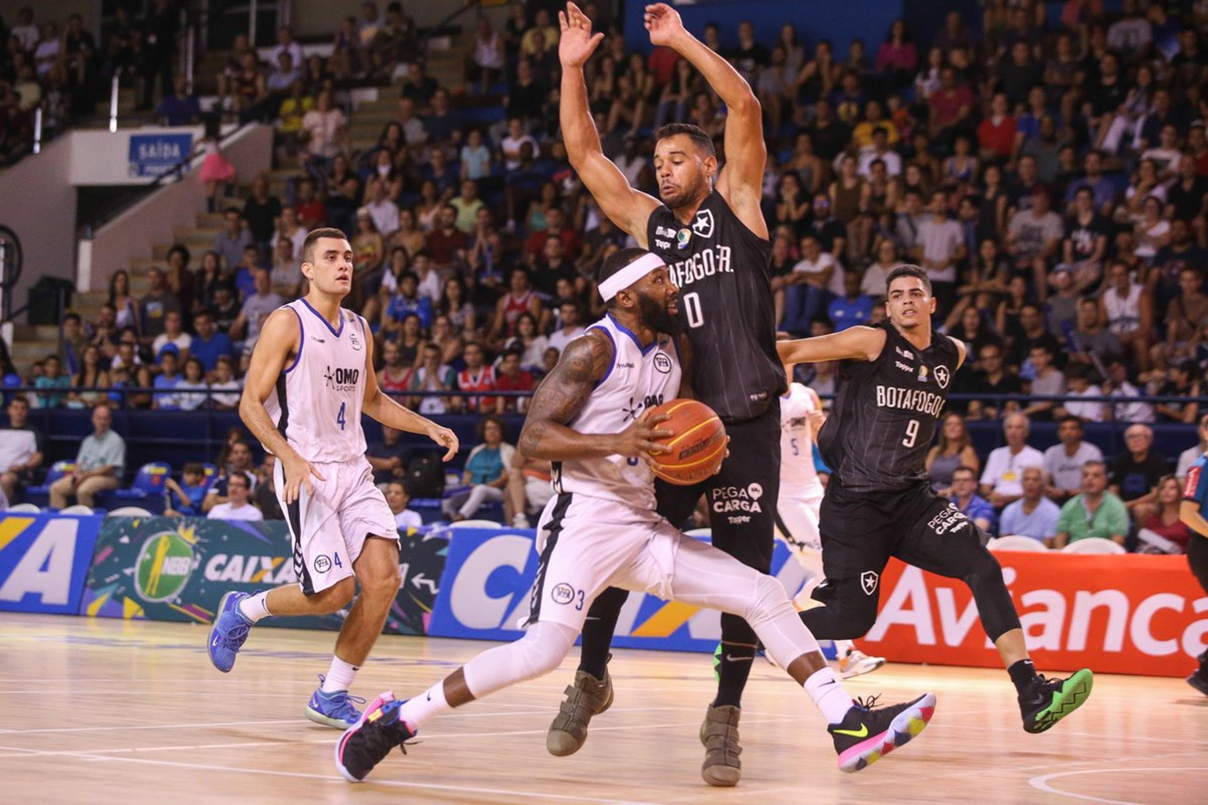 Pinheiros vence Botafogo e abre 2 a 1 nas quartas do NBB