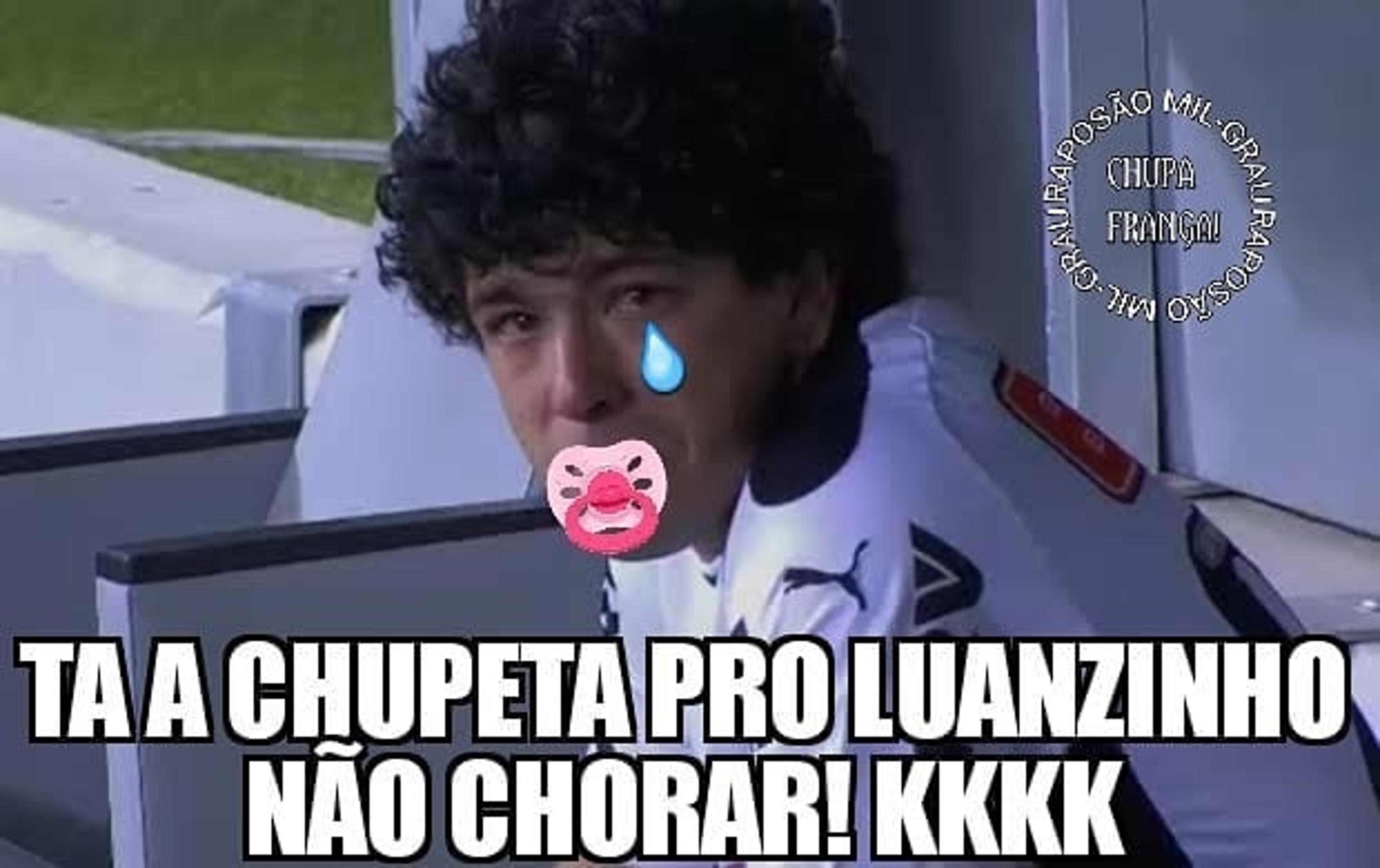 Após conquista, torcedores do Cruzeiro tiram sarro do Atlético