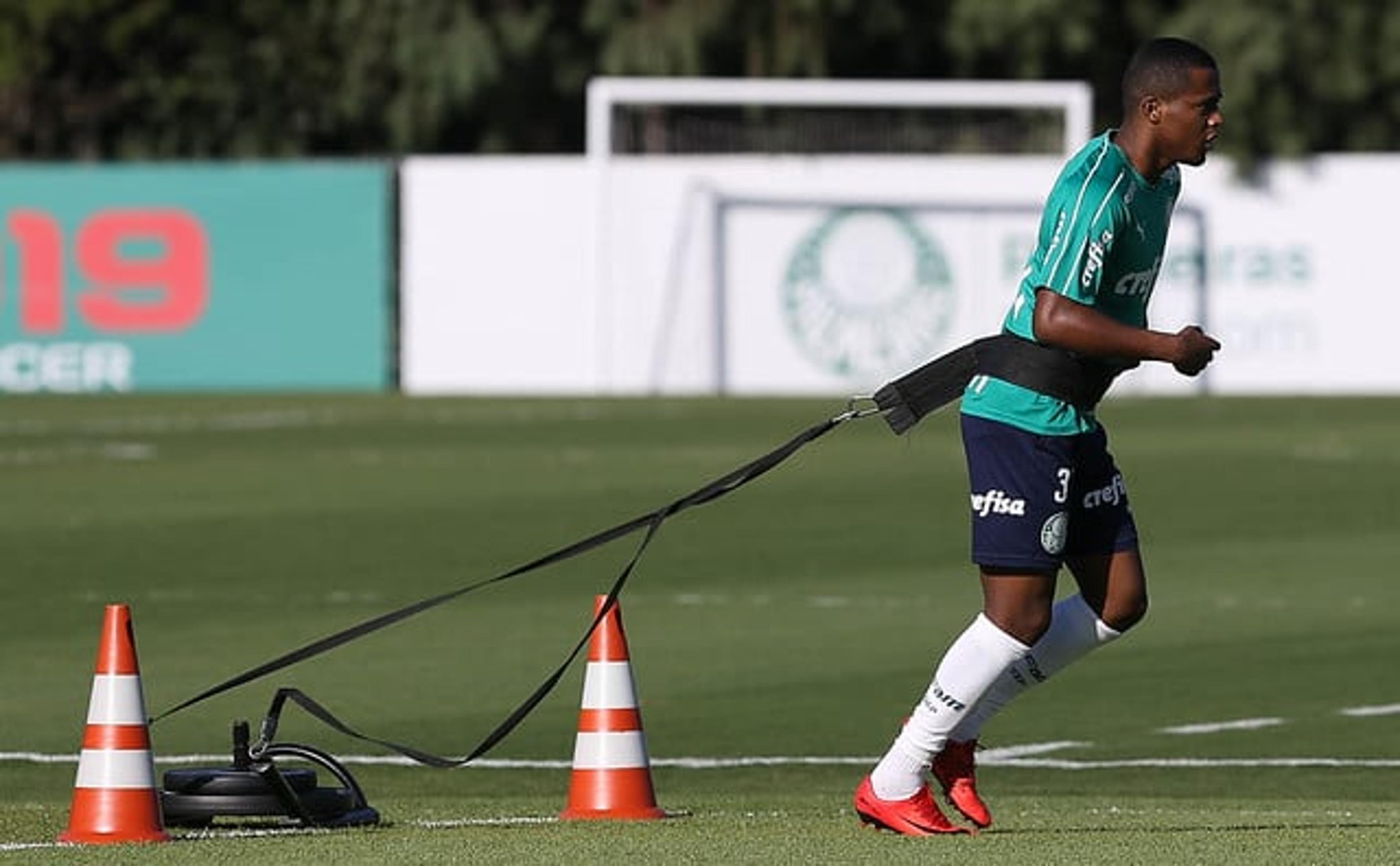 Carlos Eduardo viaja com Palmeiras: ‘Espero voltar ainda mais forte’