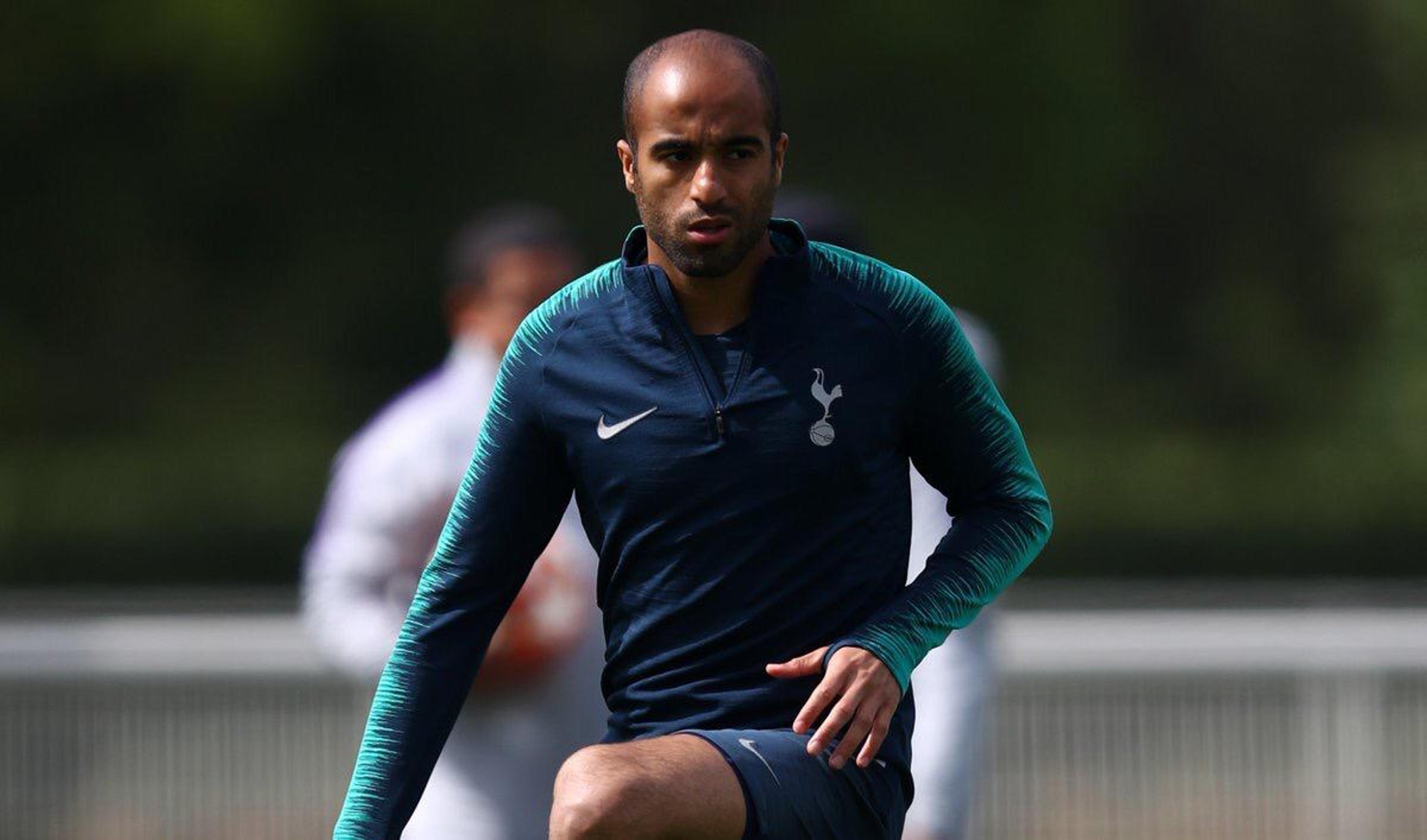 Lucas celebra bom início do Tottenham no Campeonato Inglês