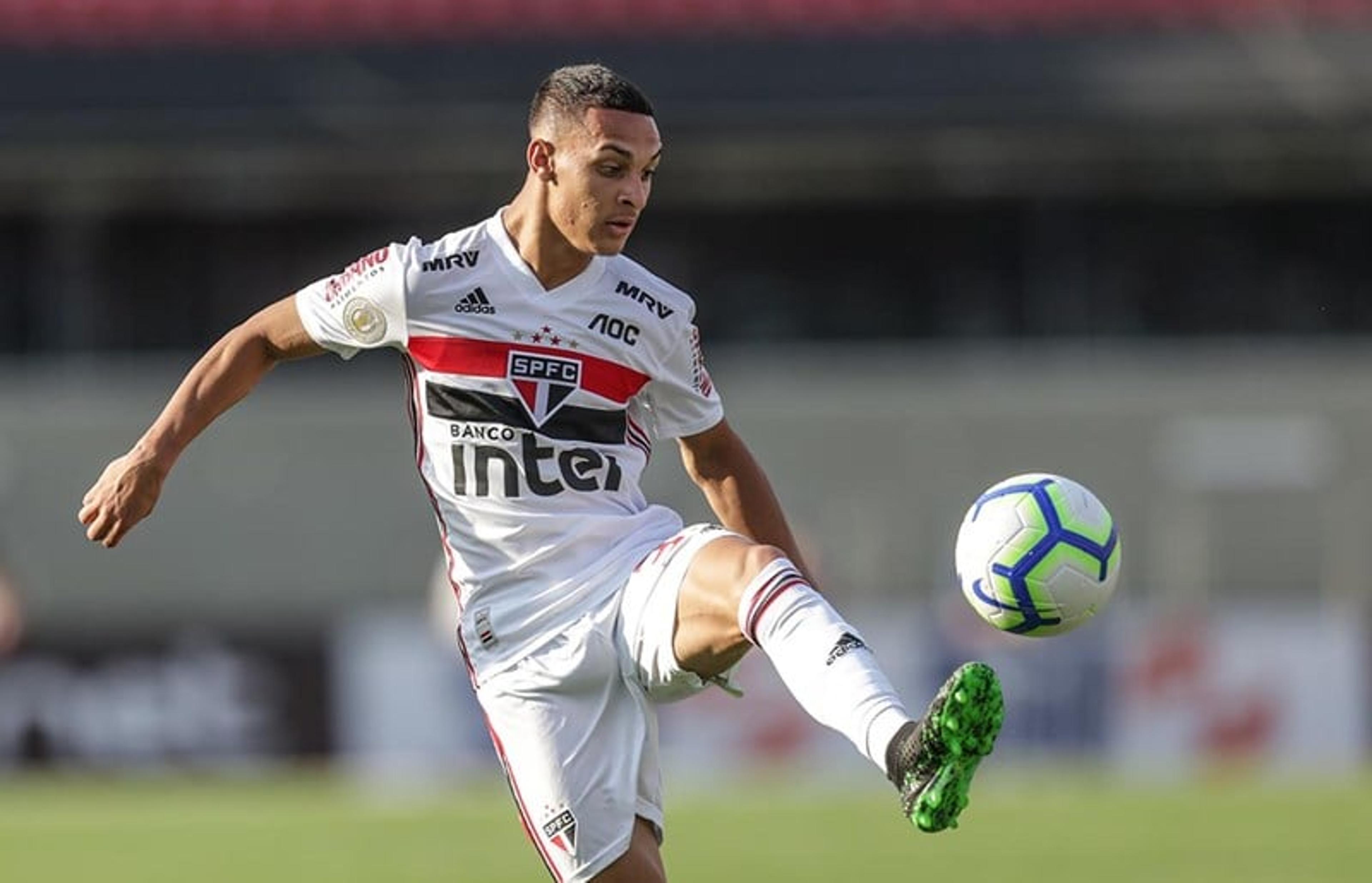 Brasileirão começa com disputa acirrada entre artilheiros e garçons