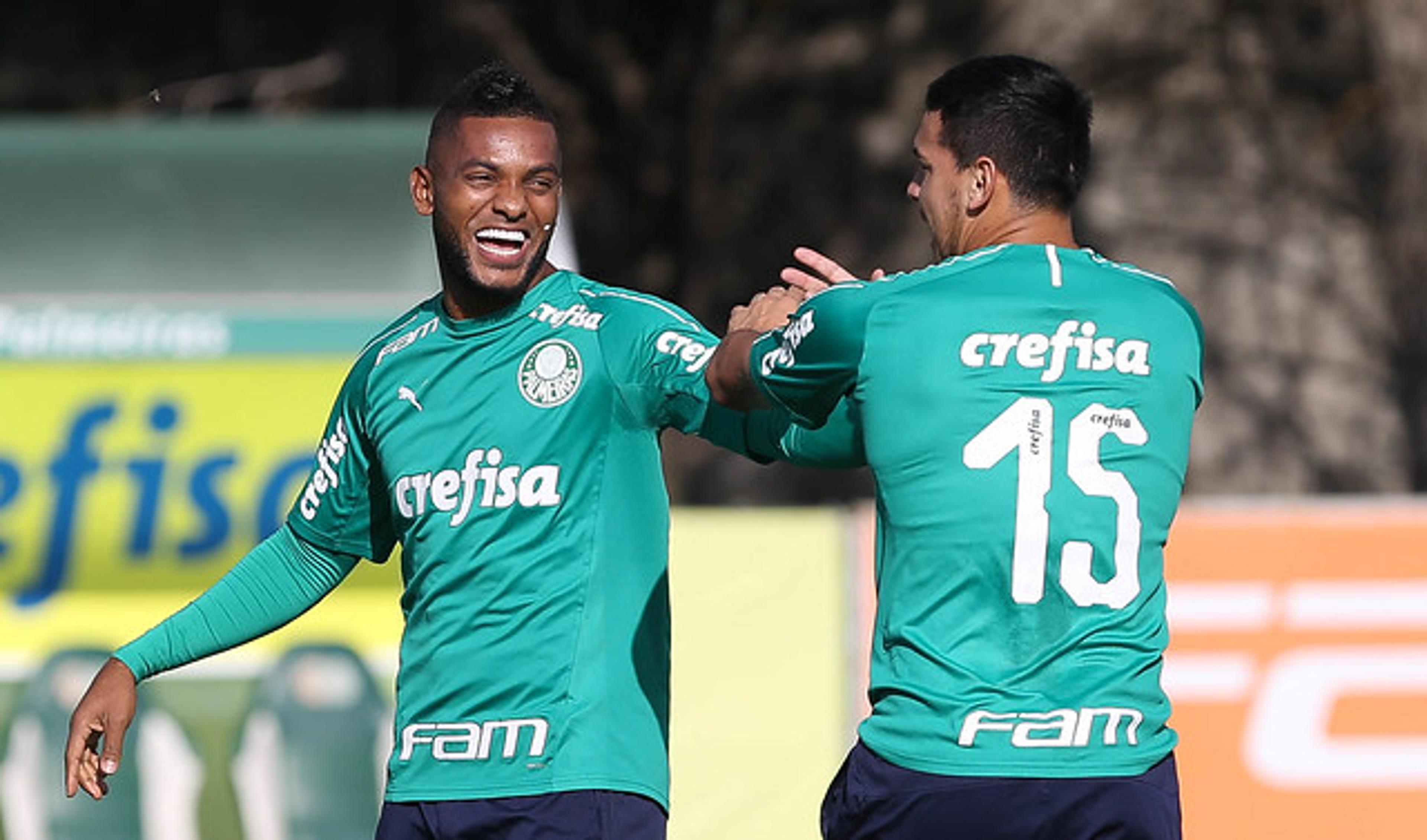 Borja aparece no gramado em reapresentação do Palmeiras