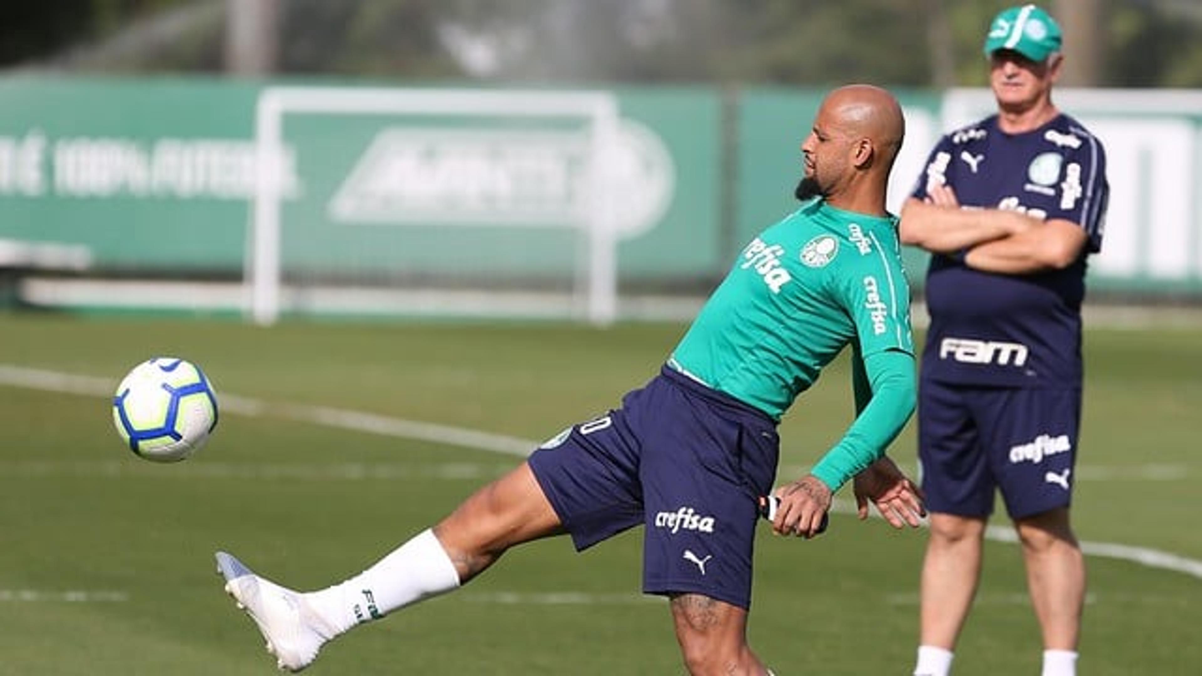 Recuperado de febre, Felipe Melo volta a treinar no Palmeiras