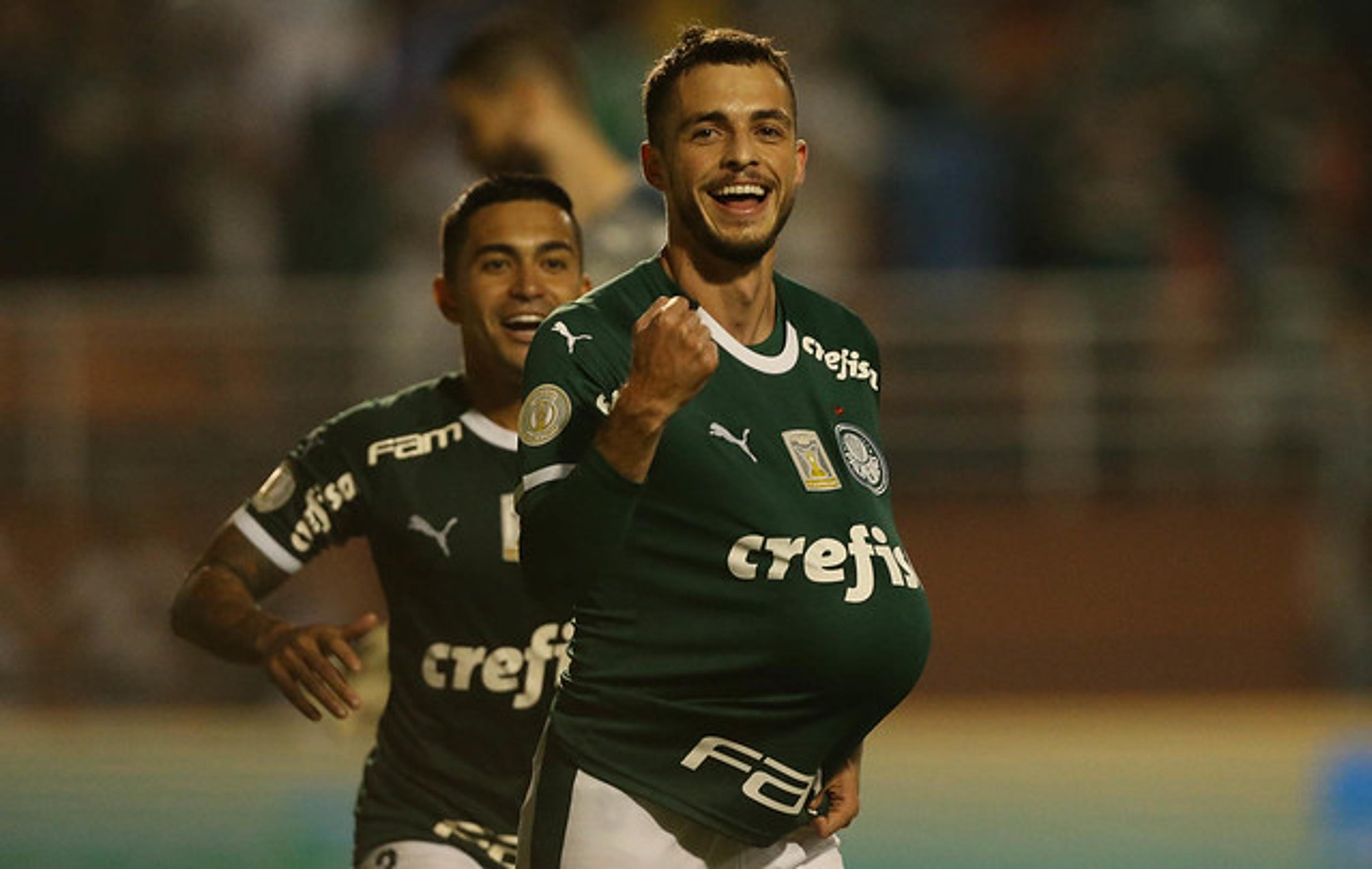 Hyoran comemora gol em sua 50ª partida com a camisa do Palmeiras