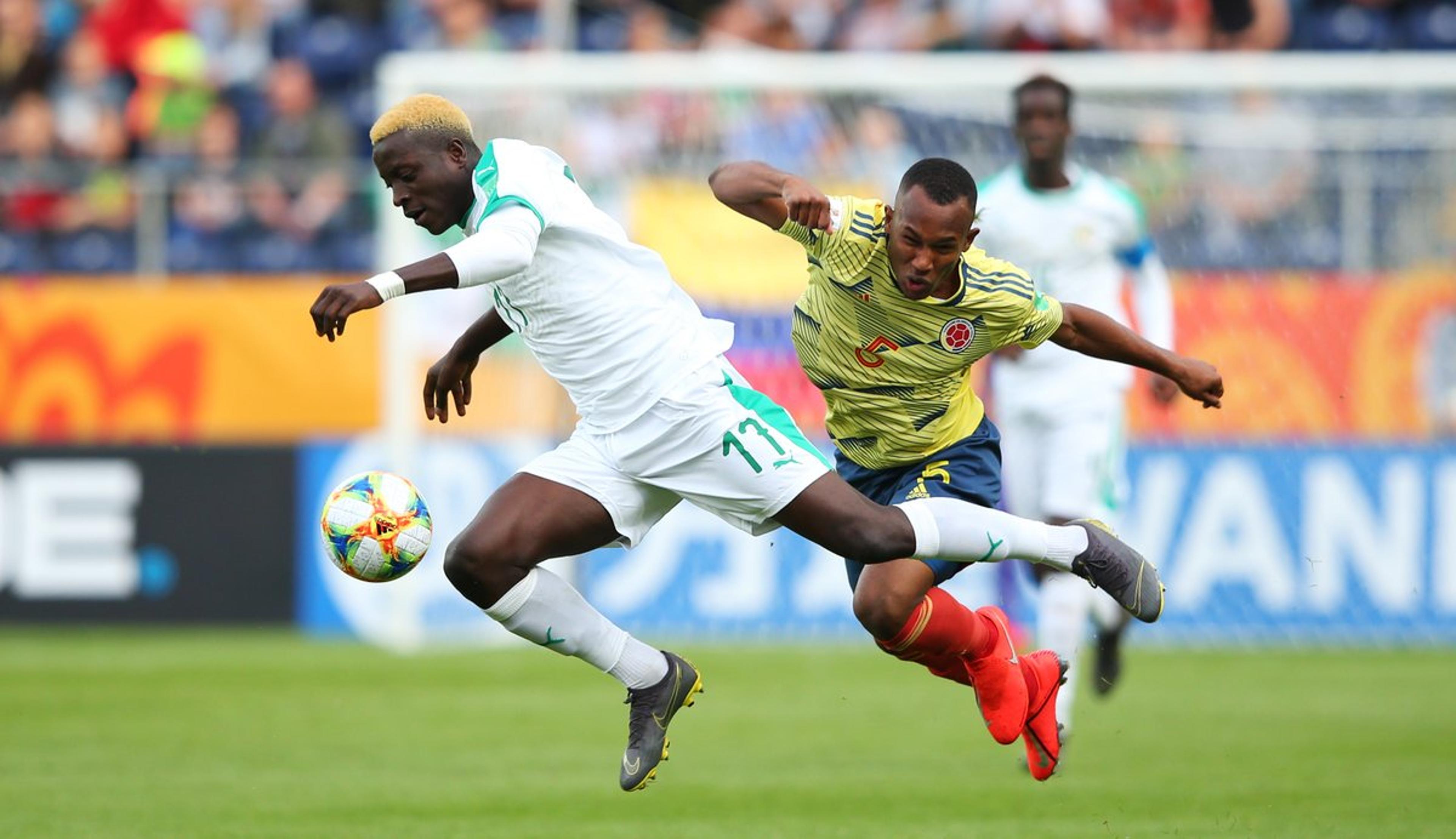 Com dois gols de pênalti, Senegal vence a Colômbia e garante vaga nas oitavas do Mundial Sub-20