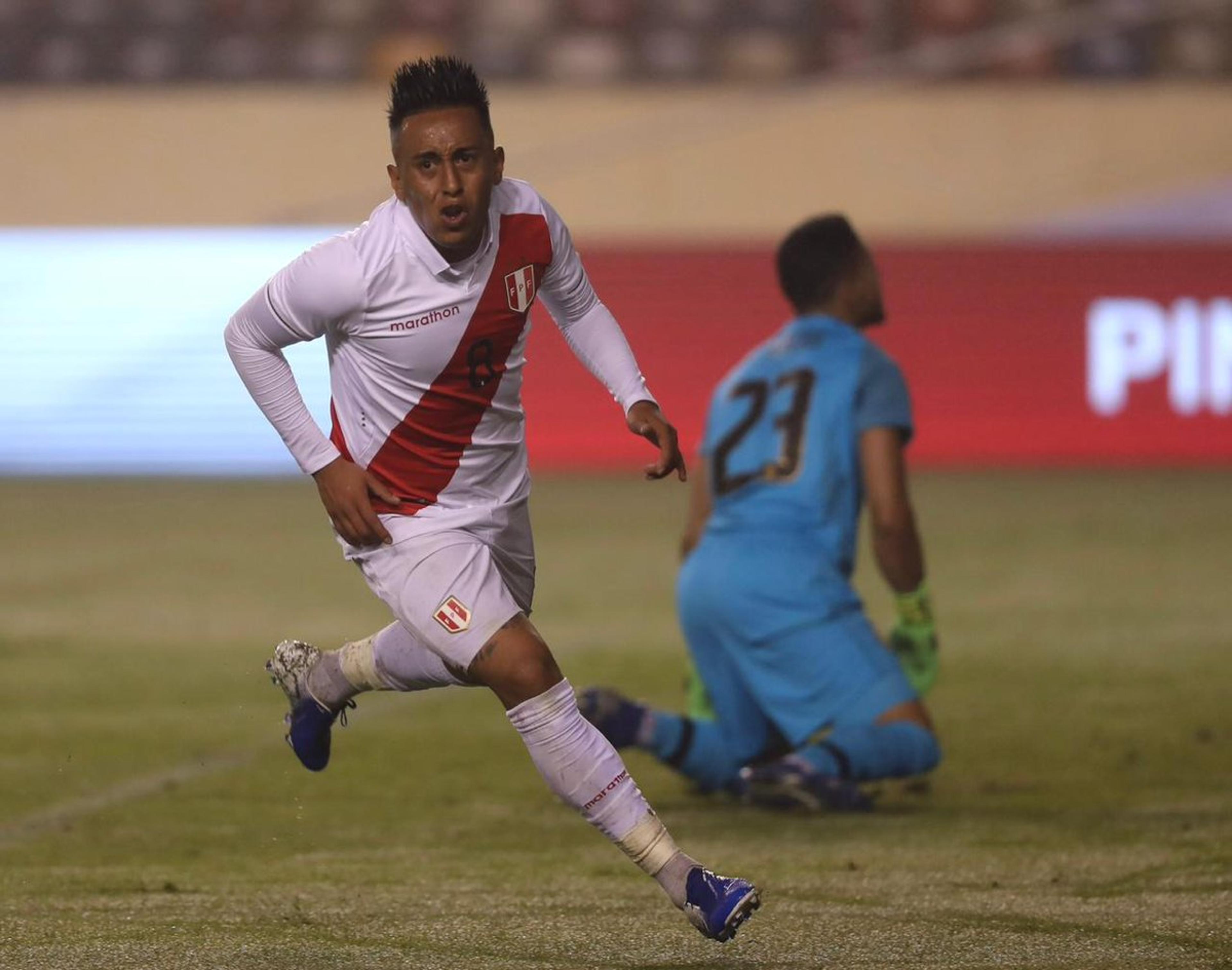 Com golaço de Cueva, Peru vence amistoso contra a Costa Rica