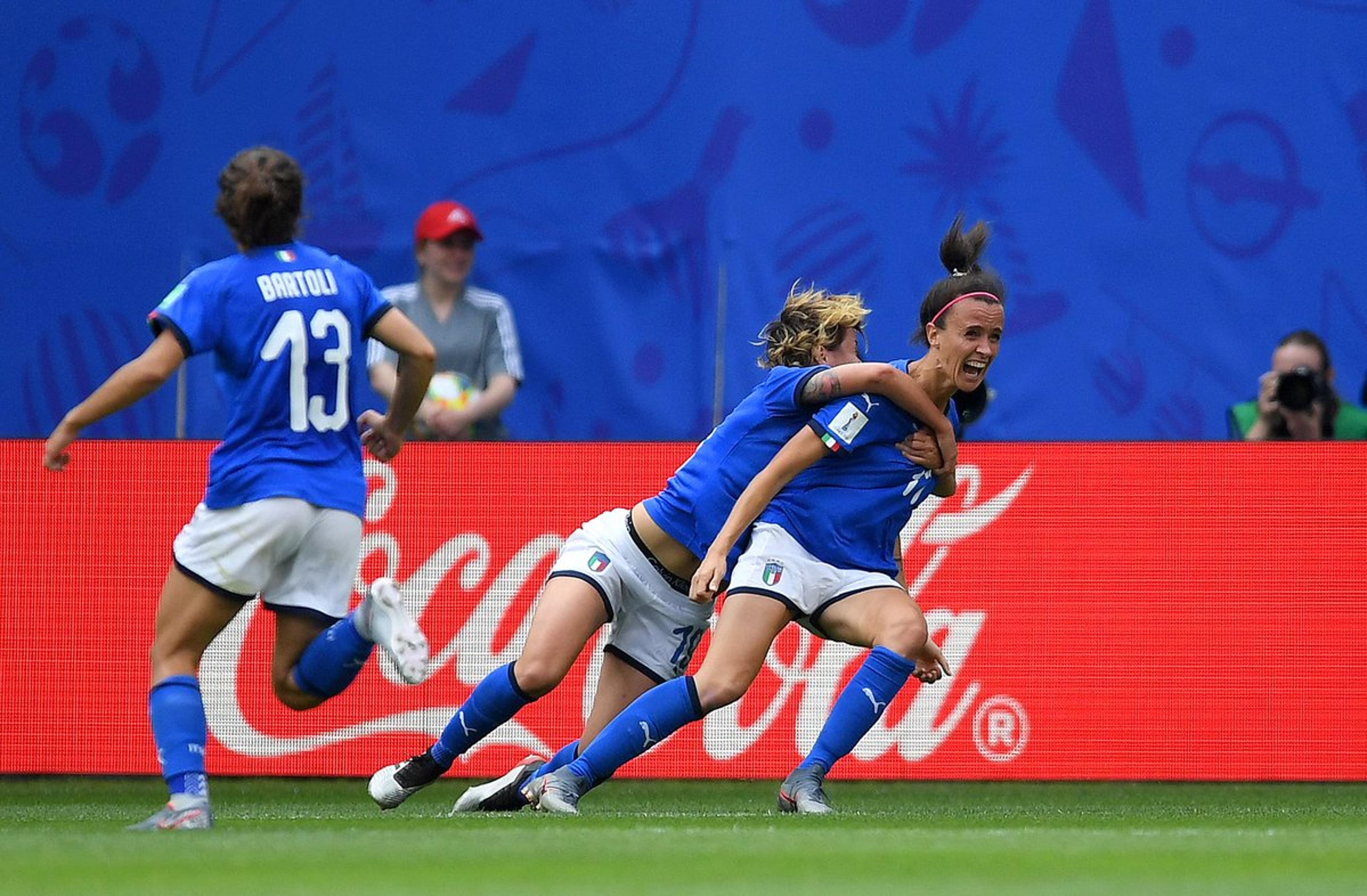 Itália vira nos acréscimos e faz boa estreia na Copa do Mundo feminina