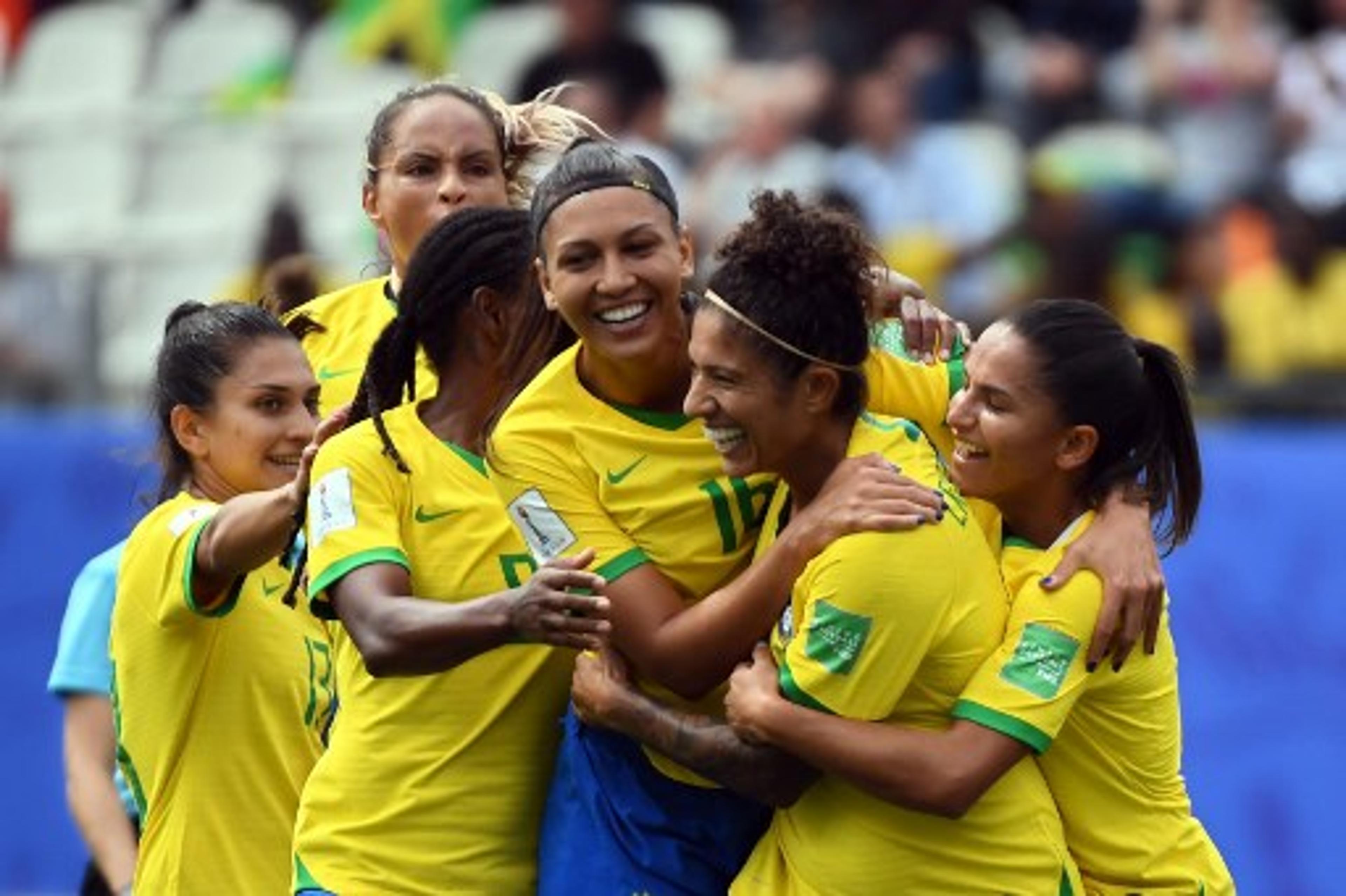 Cristiane faz três, e Brasil vence a Jamaica na estreia da Copa feminina