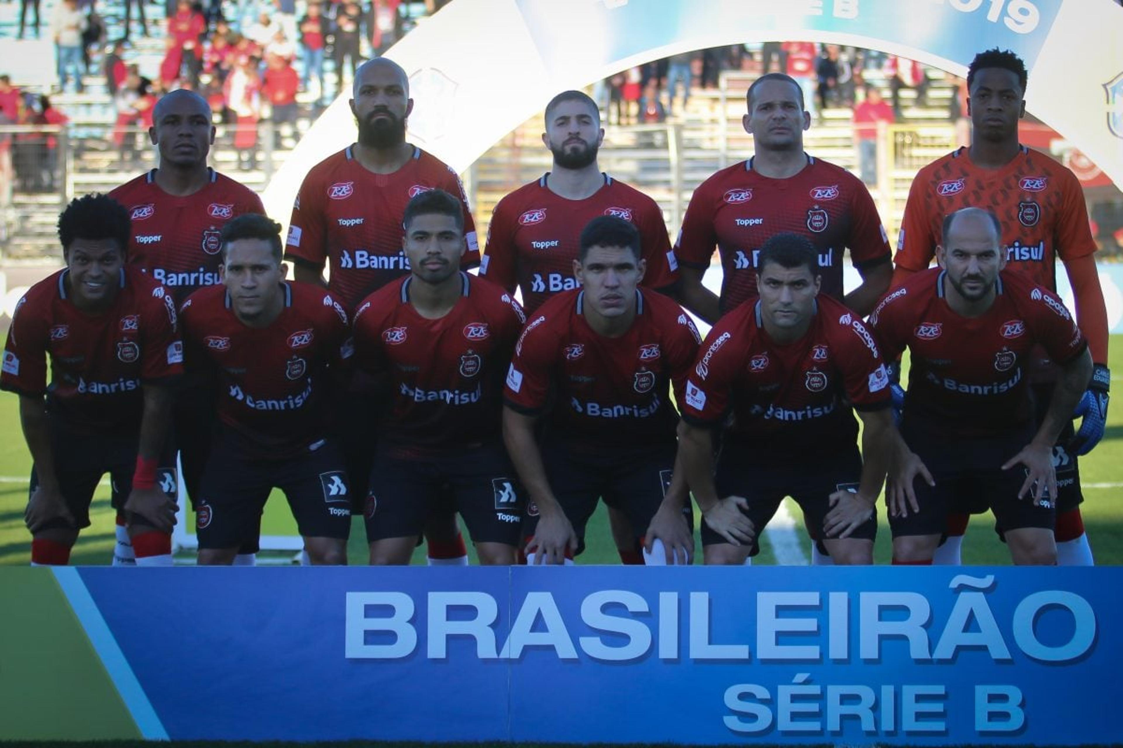 Douglas Baggio elogia Botafogo-SP, quer vitória sobre o vice-líder e foca em G4 da Série B