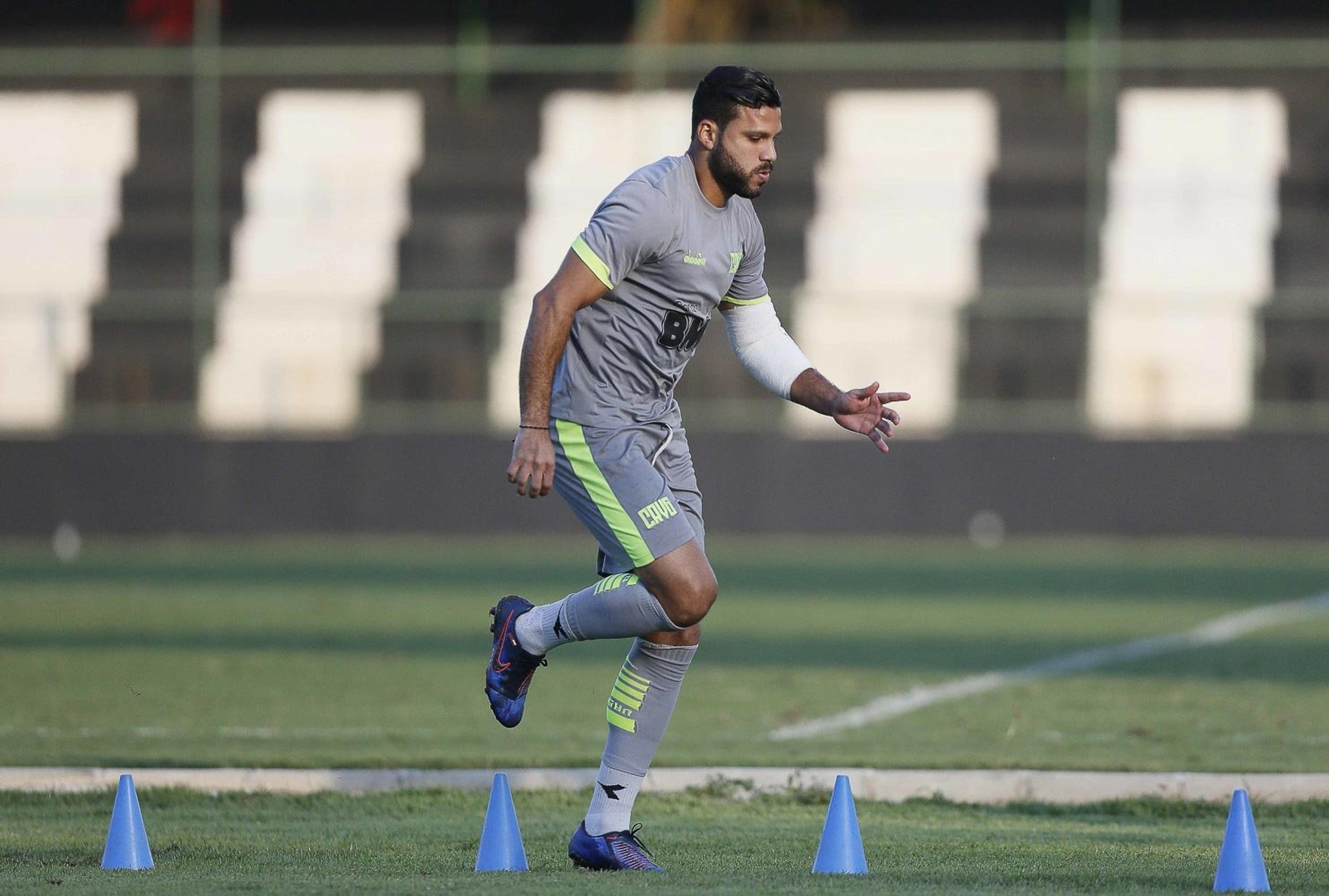 Henríquez sai mais cedo em primeiro treino do Vasco após derrota em casa