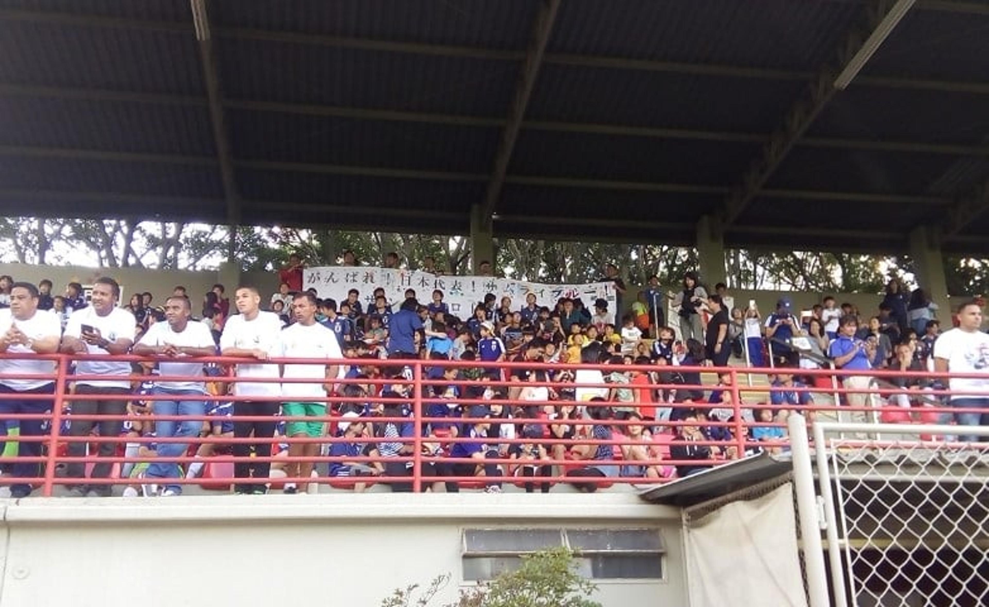 Japão treina no CT do São Paulo e recebe o carinho da torcida brasileira