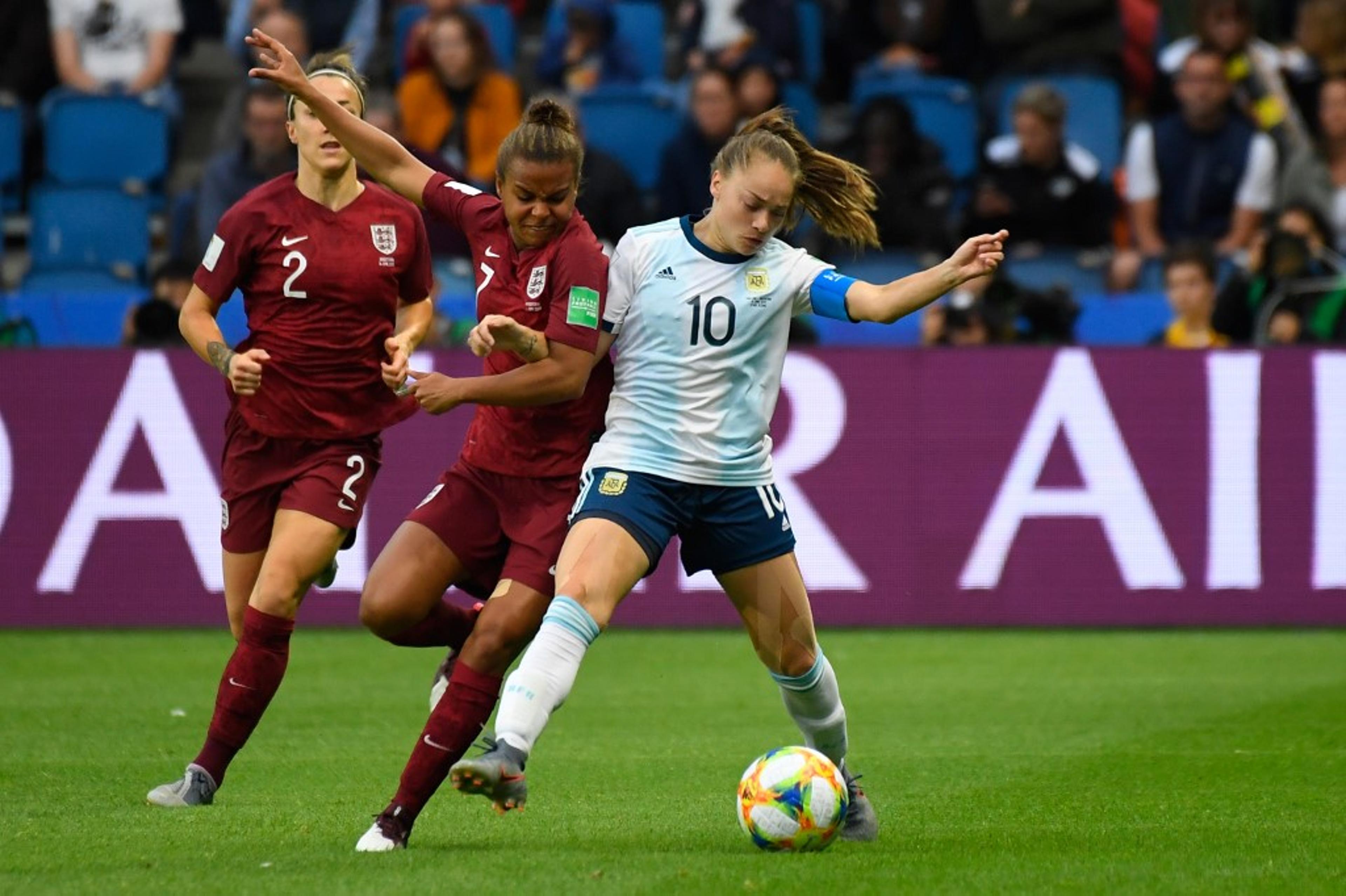 Inglaterra vence a Argentina e está nas oitavas do Mundial feminino