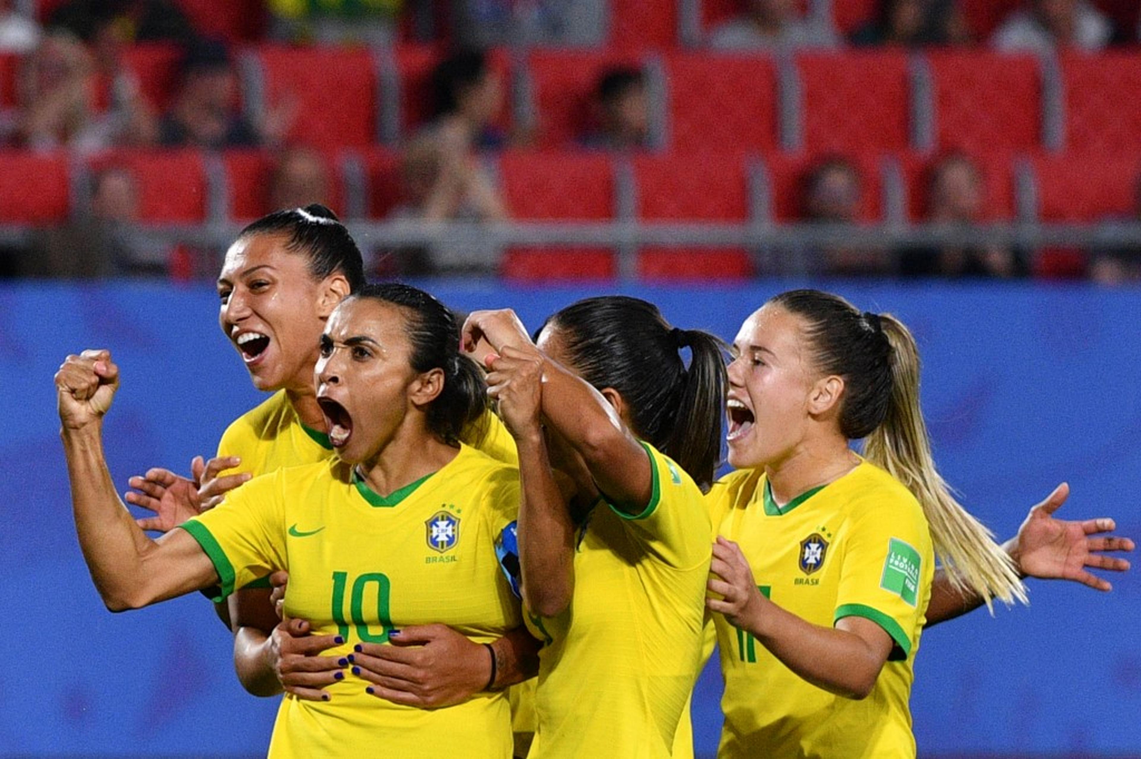 Marta faz gol histórico, Brasil vence a Itália e vai às oitavas do Mundial