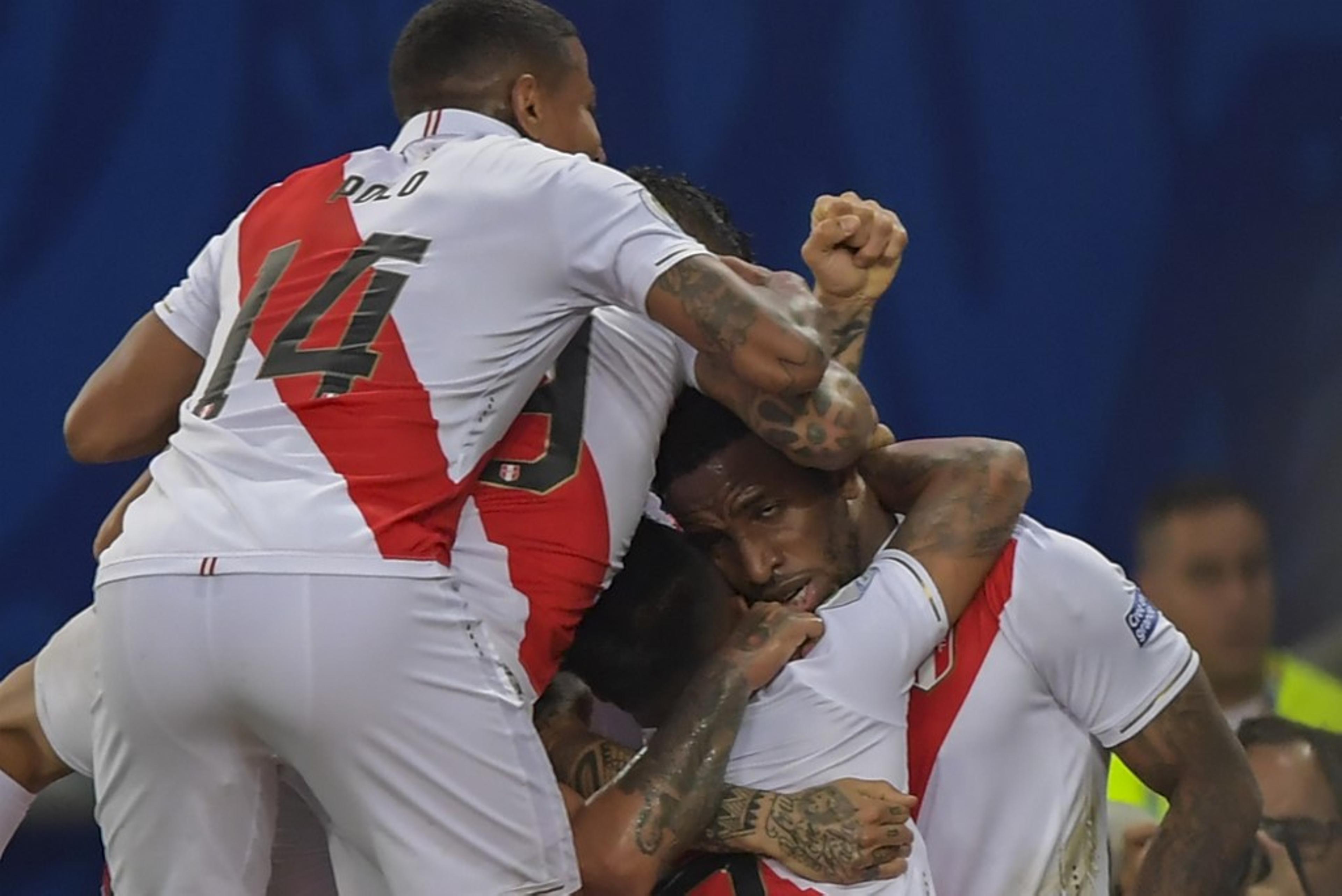 De virada e com gol de Guerrero, Peru vence a Bolívia no Maracanã