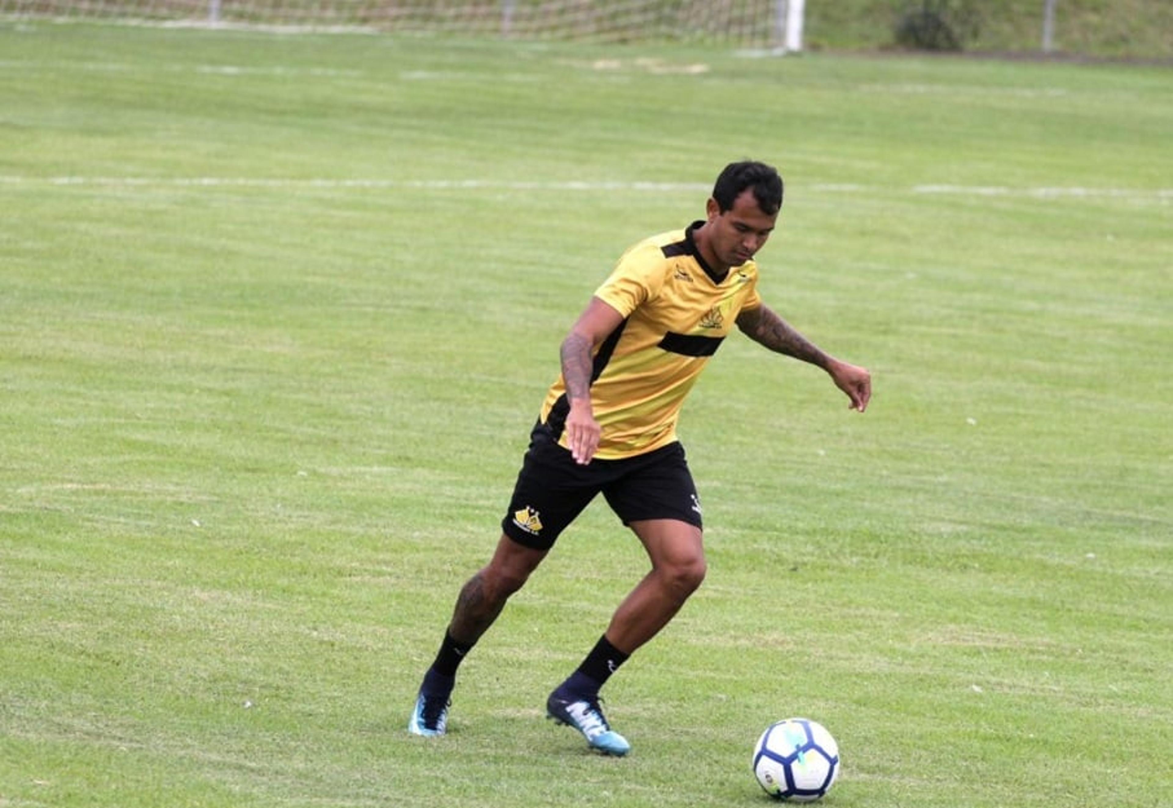 Vinícius comemora primeiro gol pelo Criciúma e vê evolução na Série B