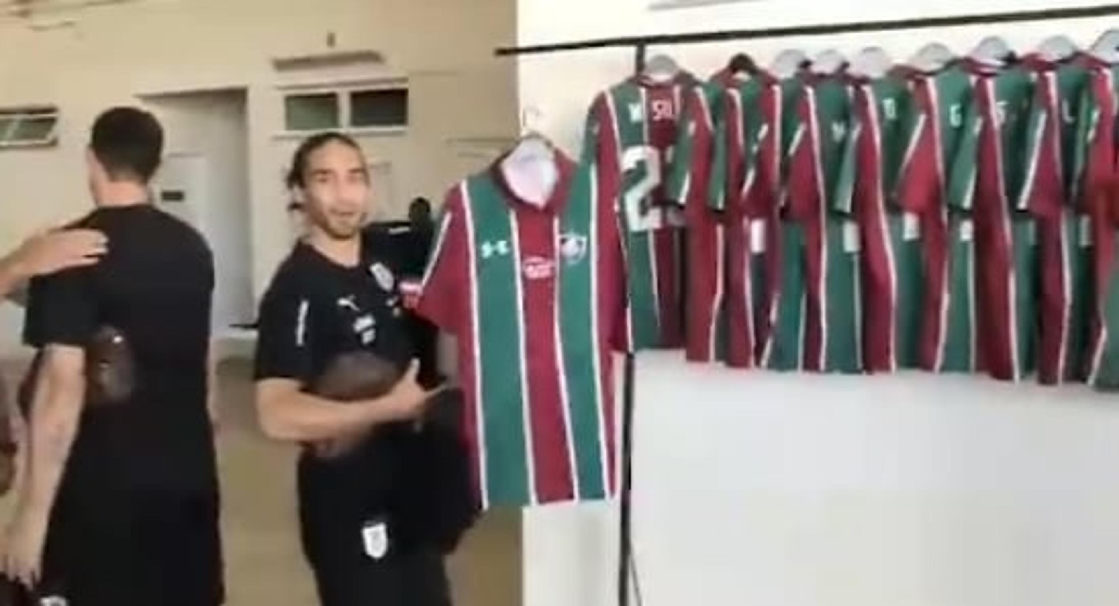 VÍDEO: Fluminense presenteia seleção uruguaia com camisas personalizadas