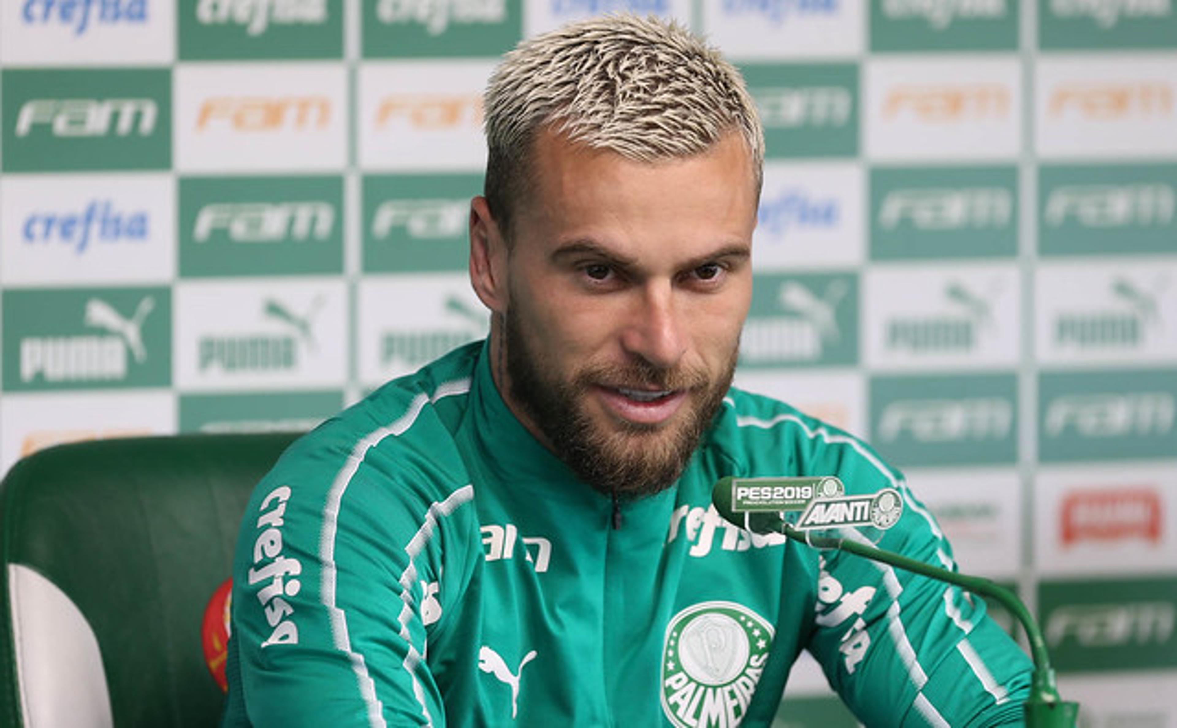 Surpreso como Felipe Melo por Brasil ‘sem Verdão’, Lucas Lima foca clube