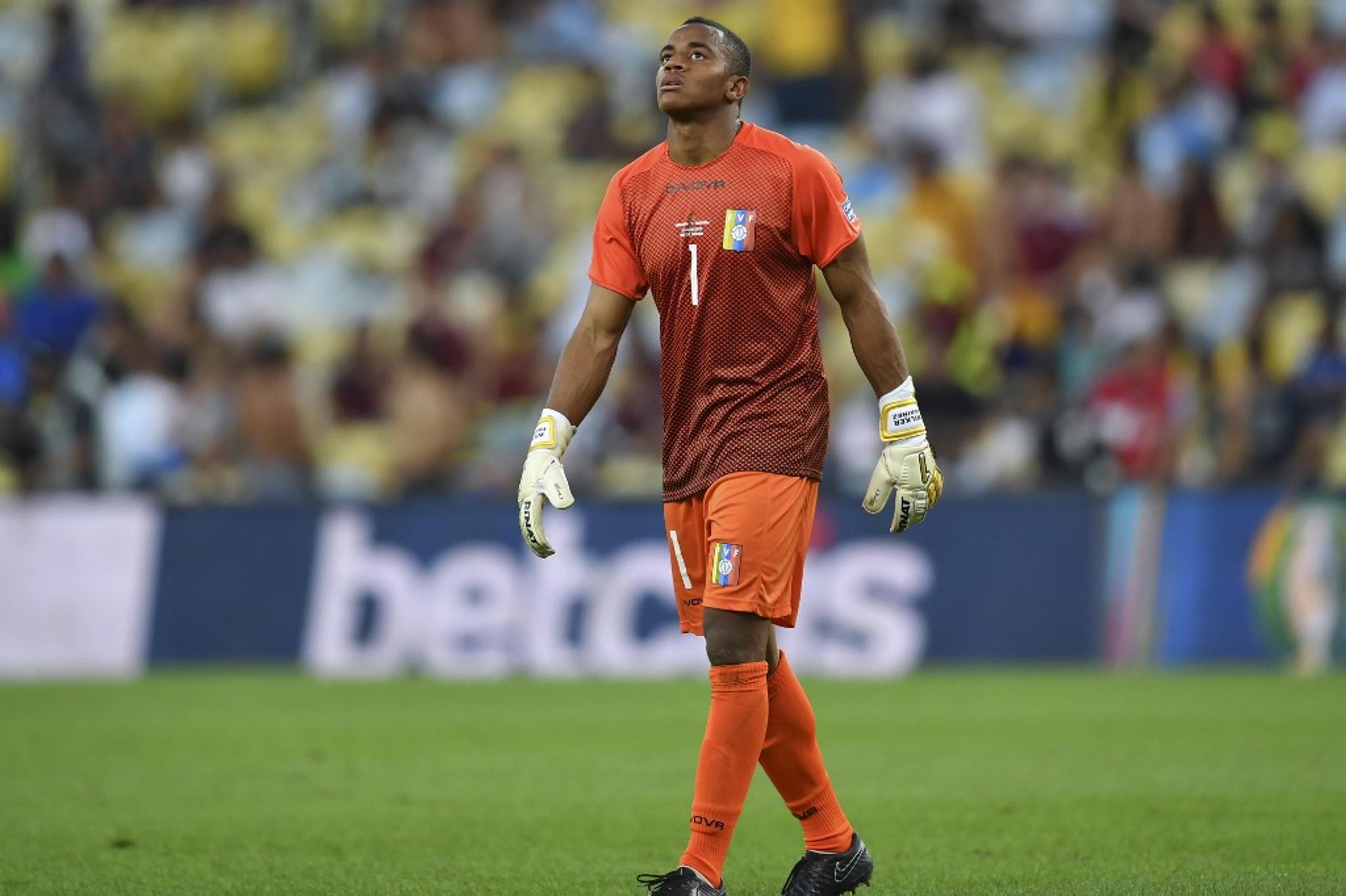 Goleiro sul-americano abre negociação com time da Espanha