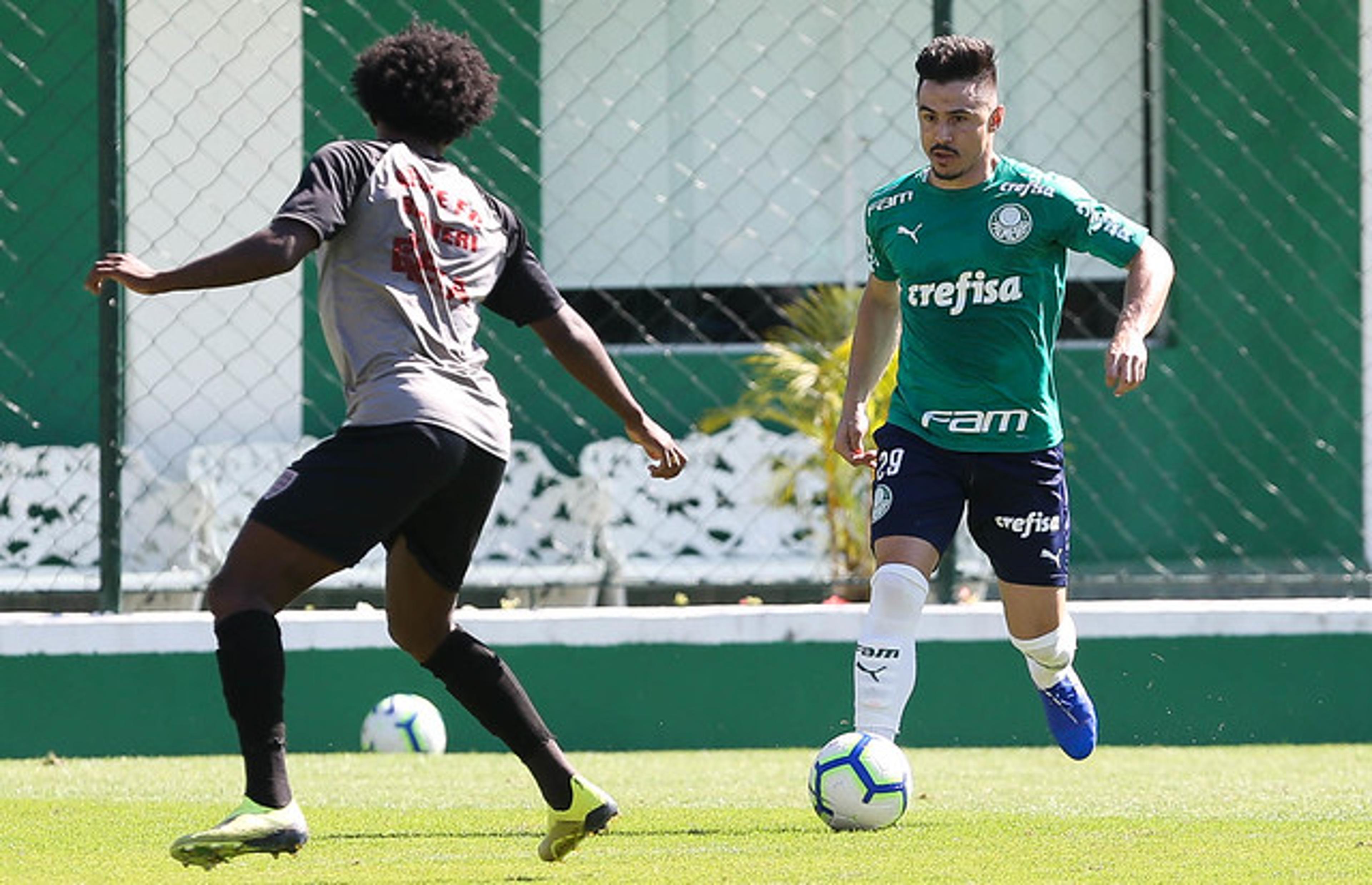 Após sete meses, Willian deixa boa impressão em jogo-treino no Verdão