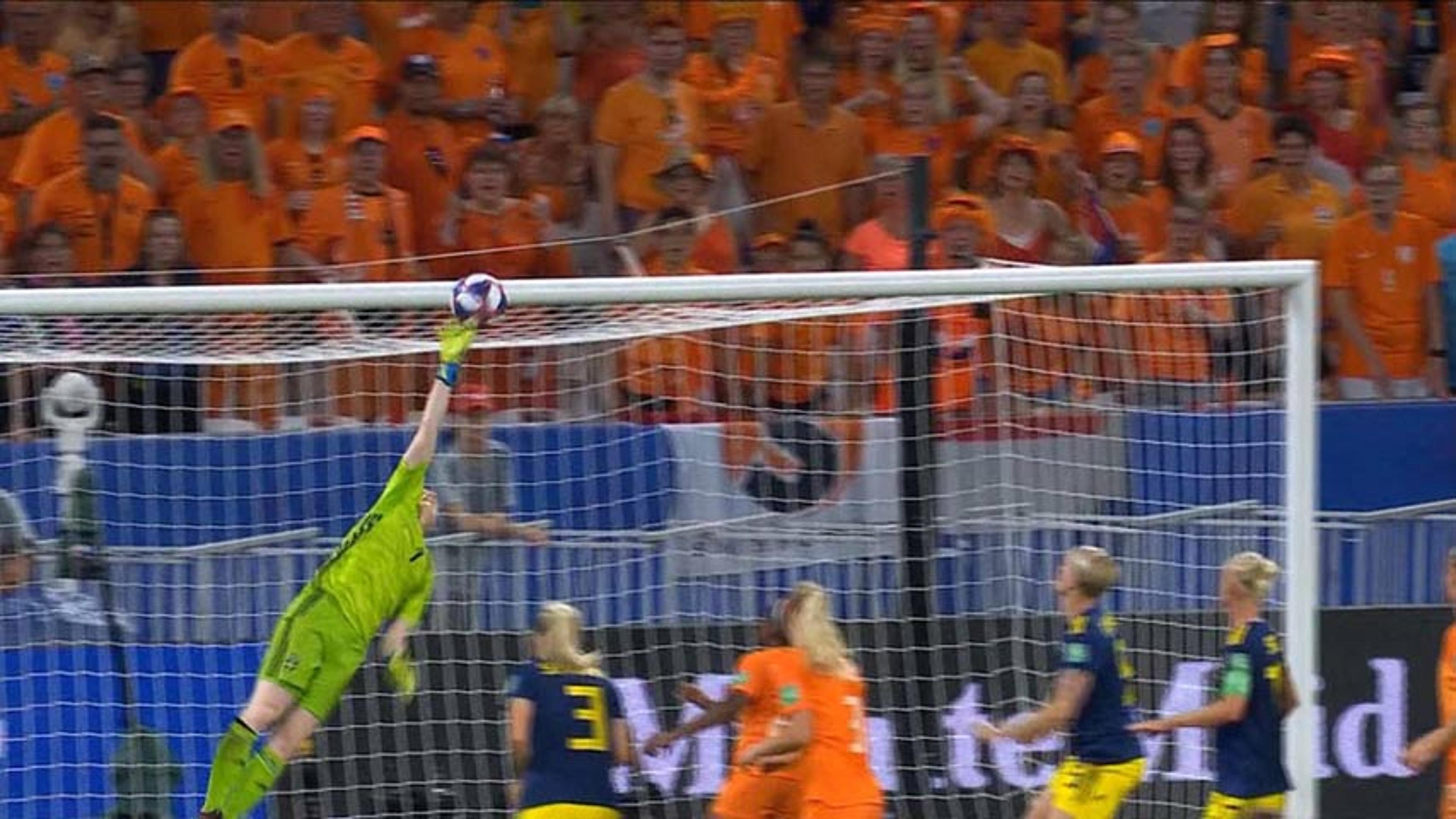 VÍDEO: Goleiras de Suécia e Holanda fazem milagres na semifinal da Copa Feminina