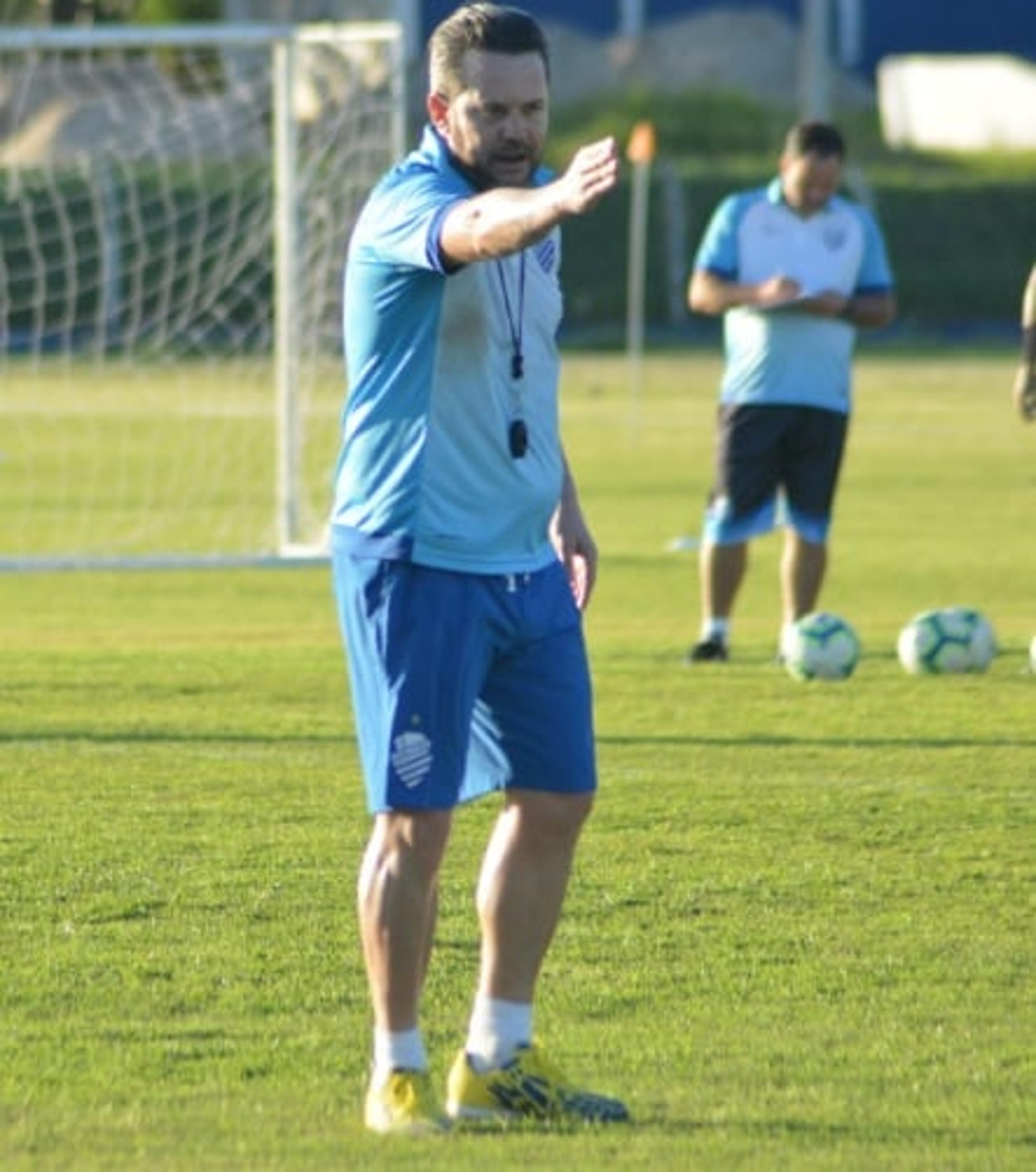 Argel Fucks define o CSA para duelo contra o Cruzeiro