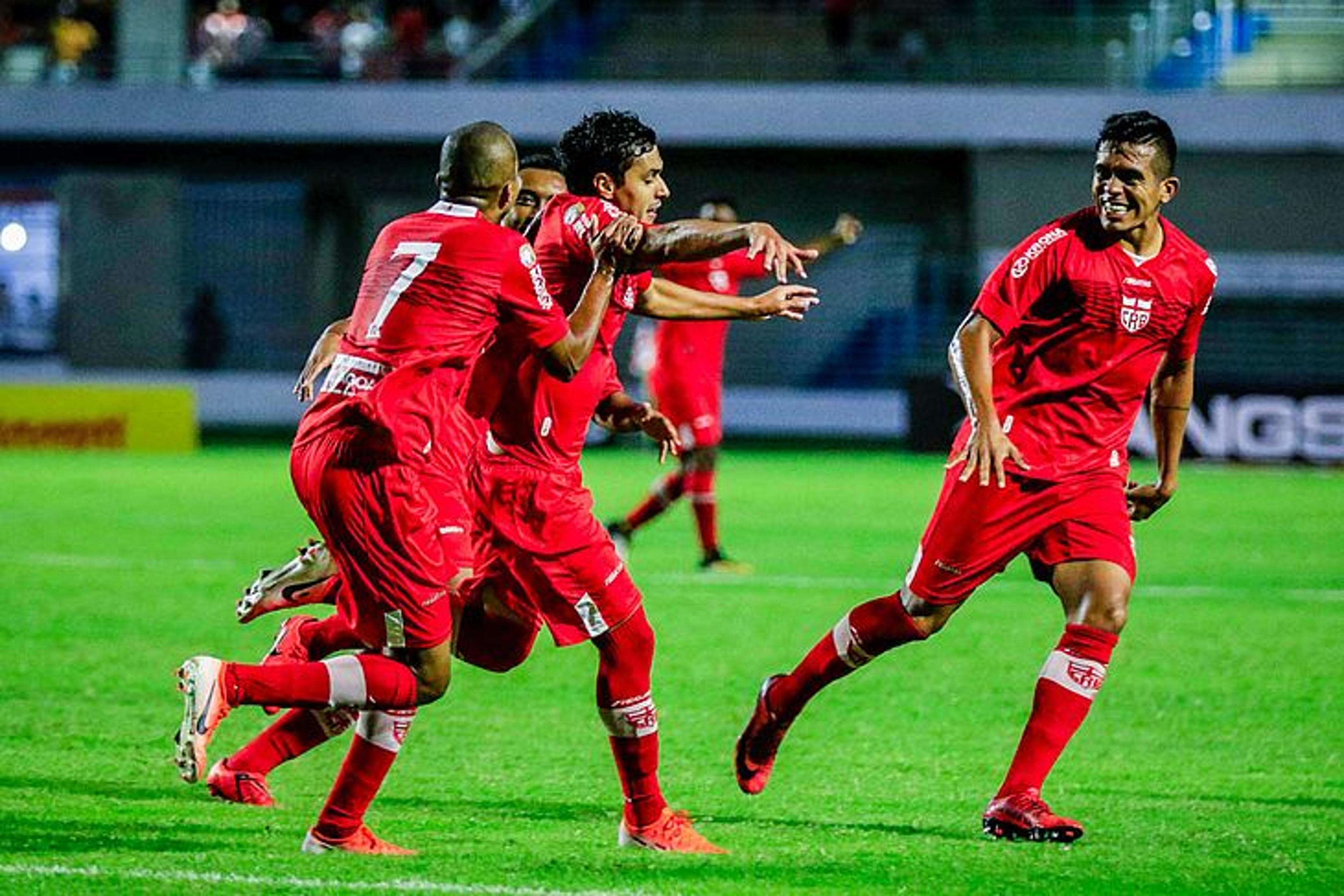 Em Alagoas, o CRB tenta se aproveitar do momento instável do Criciúma