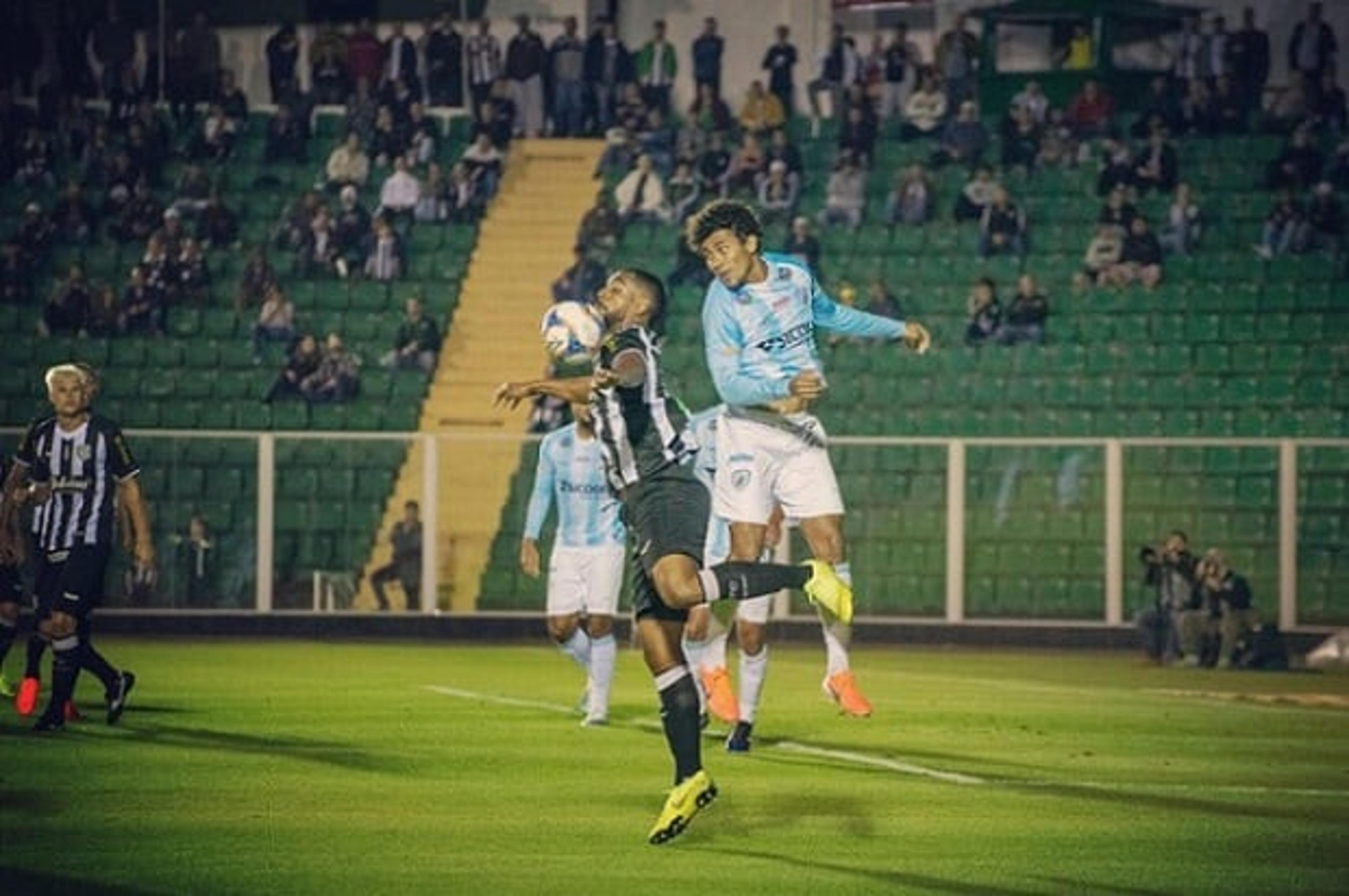 Londrina, na base da resistência, conquista empate frente ao Figueirense