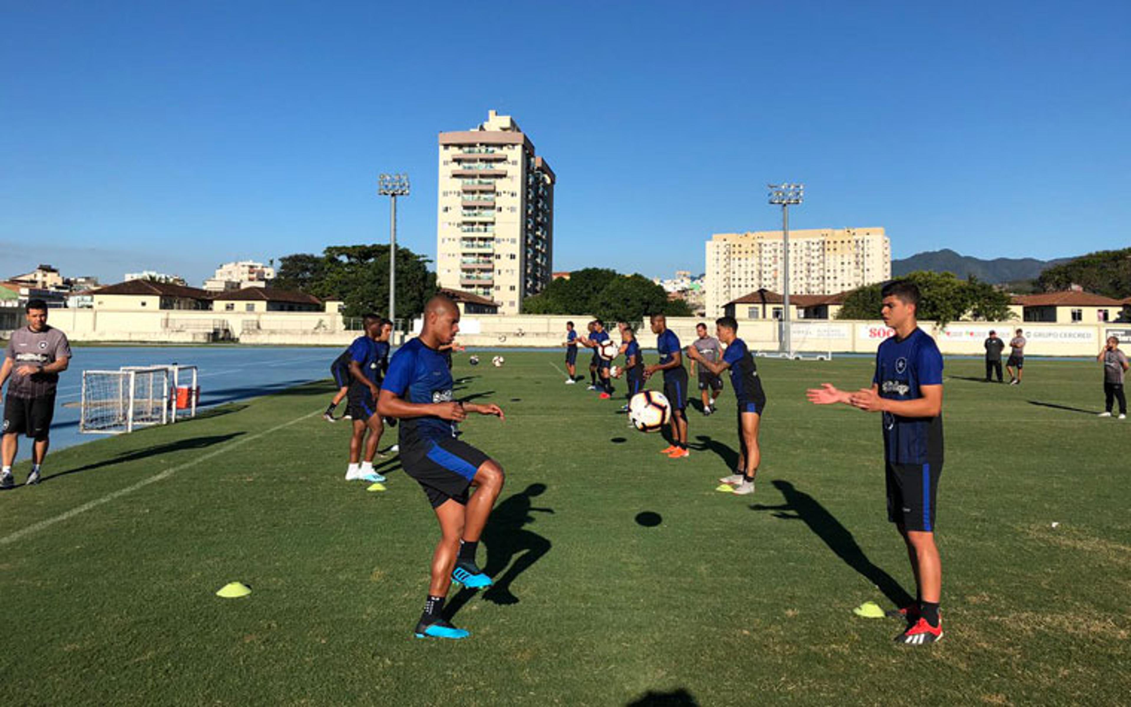 De olho na Sul-Americana, Botafogo se reapresenta e tem a volta de Marcos Vinícius