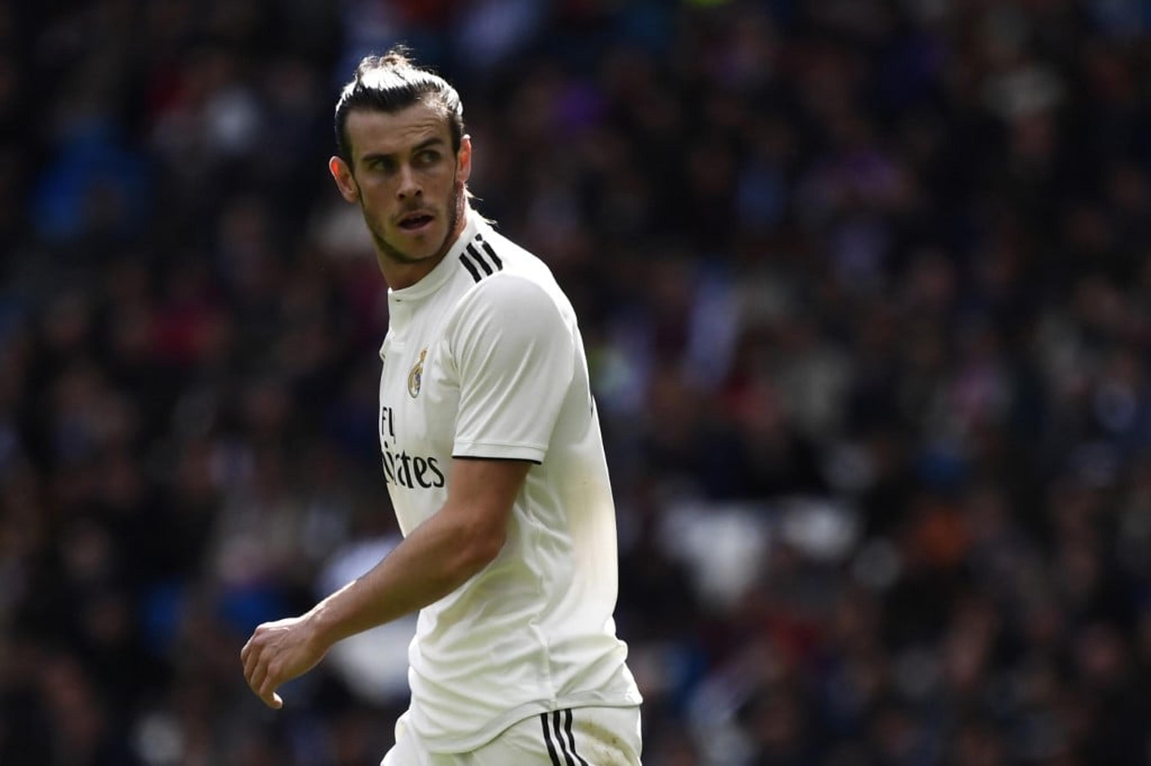 Gareth Bale inova e faz embaixadinhas com bola de golfe