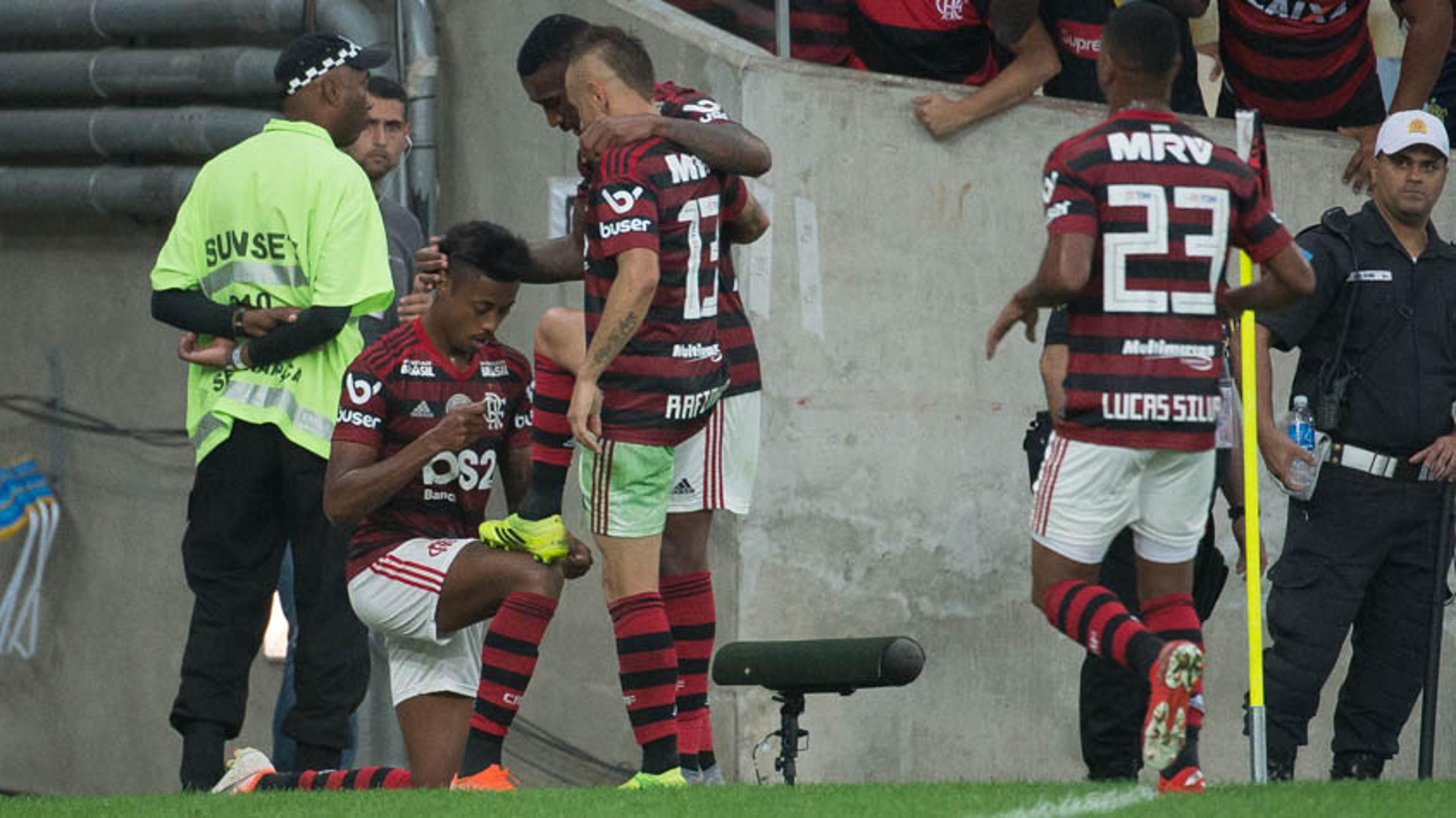 De virada, Fla bate Botafogo e segue na luta pela liderança do Brasileirão