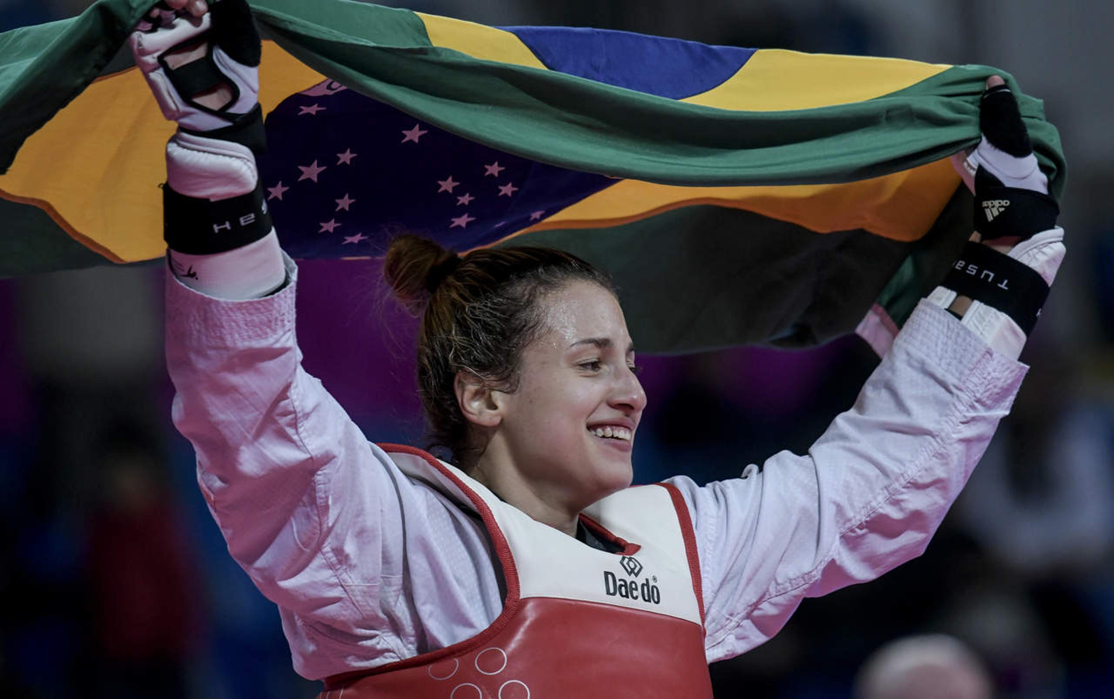 Milena Titoneli fatura ouro no taekwondo e faz história no Pan de Lima