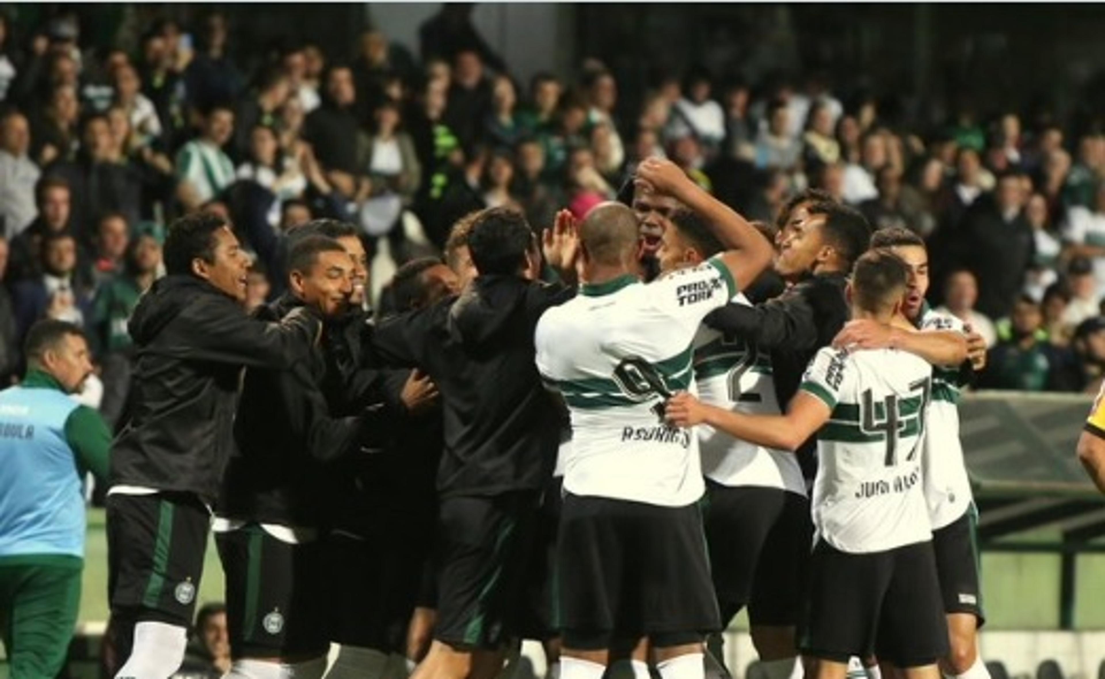 Coritiba vence Botafogo-SP e assume vice-liderança da Série B