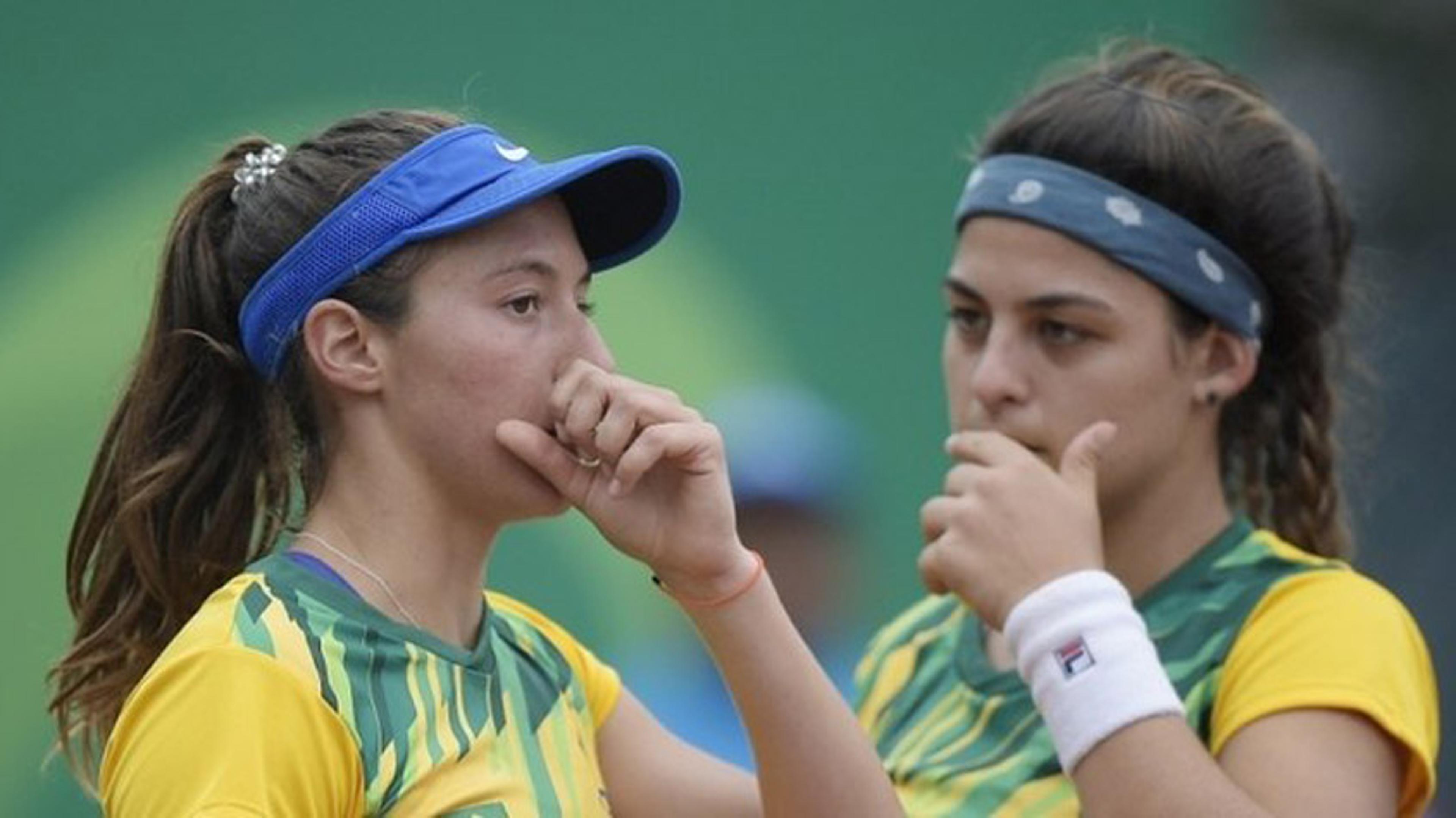 Carol Meligeni e Luisa Stefani são bronze no tênis de duplas feminino