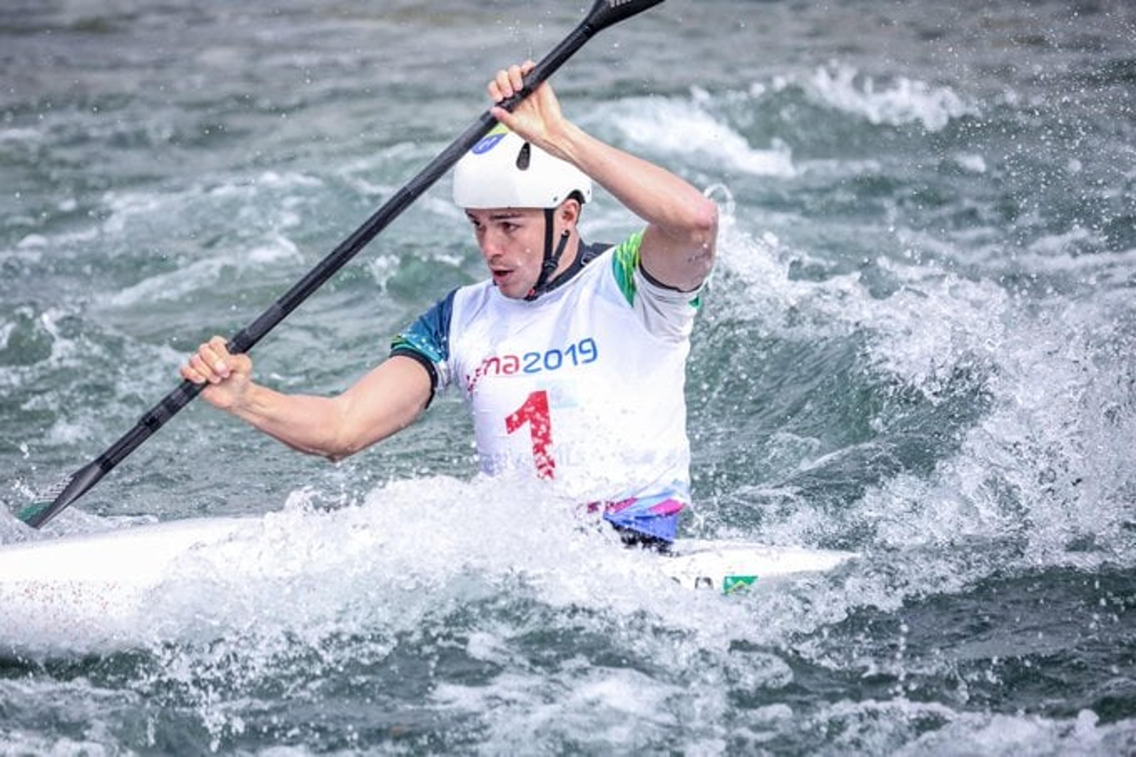 Brasil faz dobradinha de ouro na canoagem com Pepê e Ana Sátila