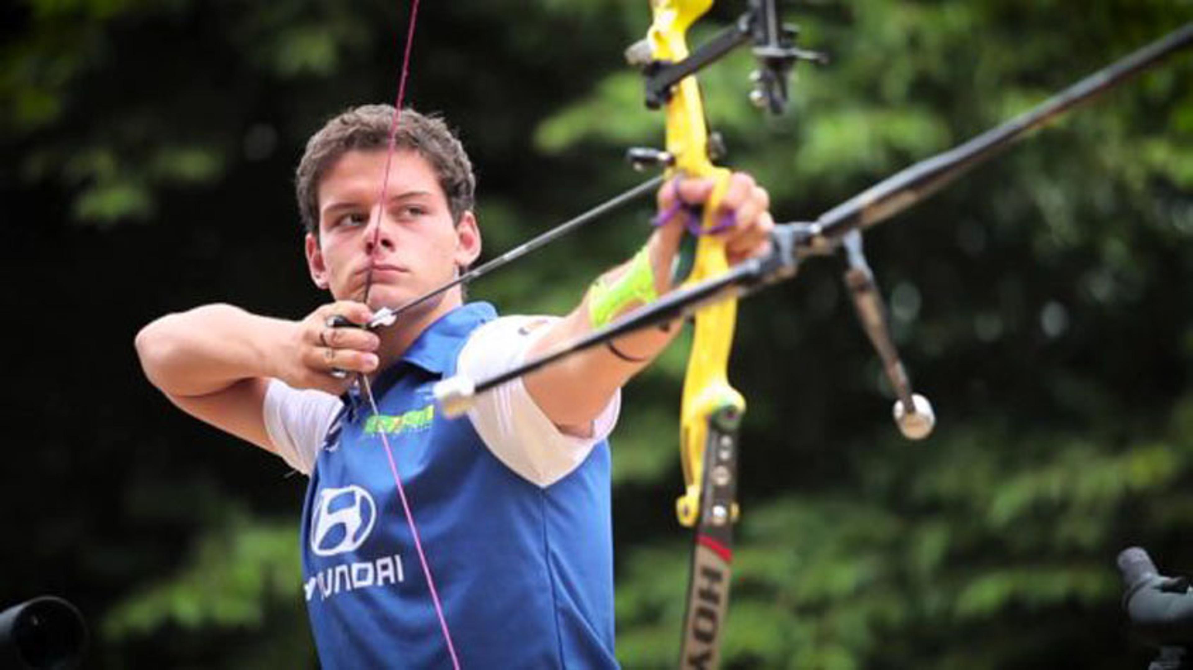 Brasileiro luta por ouro e contra a ignorância sobre o tiro com arco