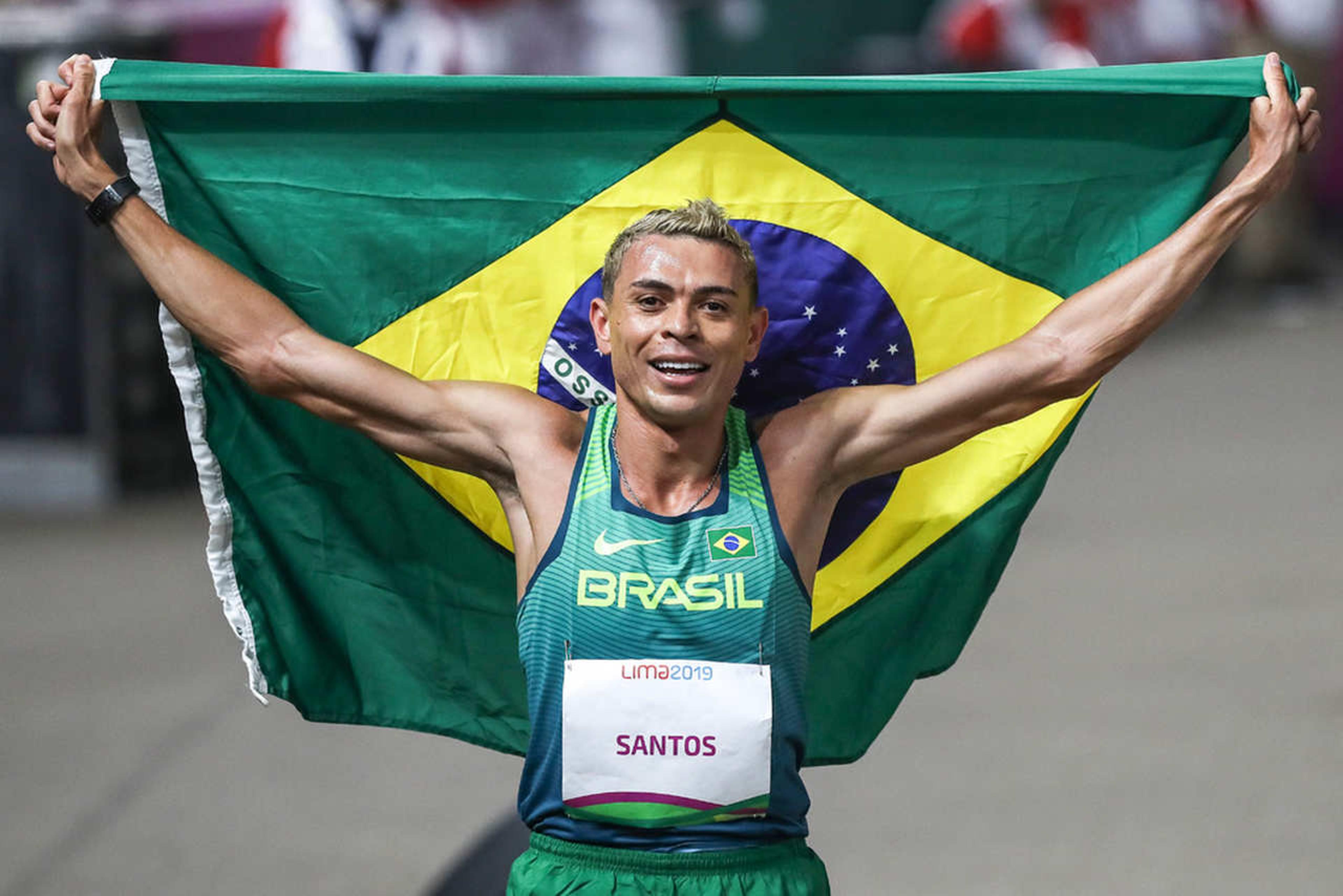 Altobeli Santos leva a medalha de ouro nos 3.000m com barreiras