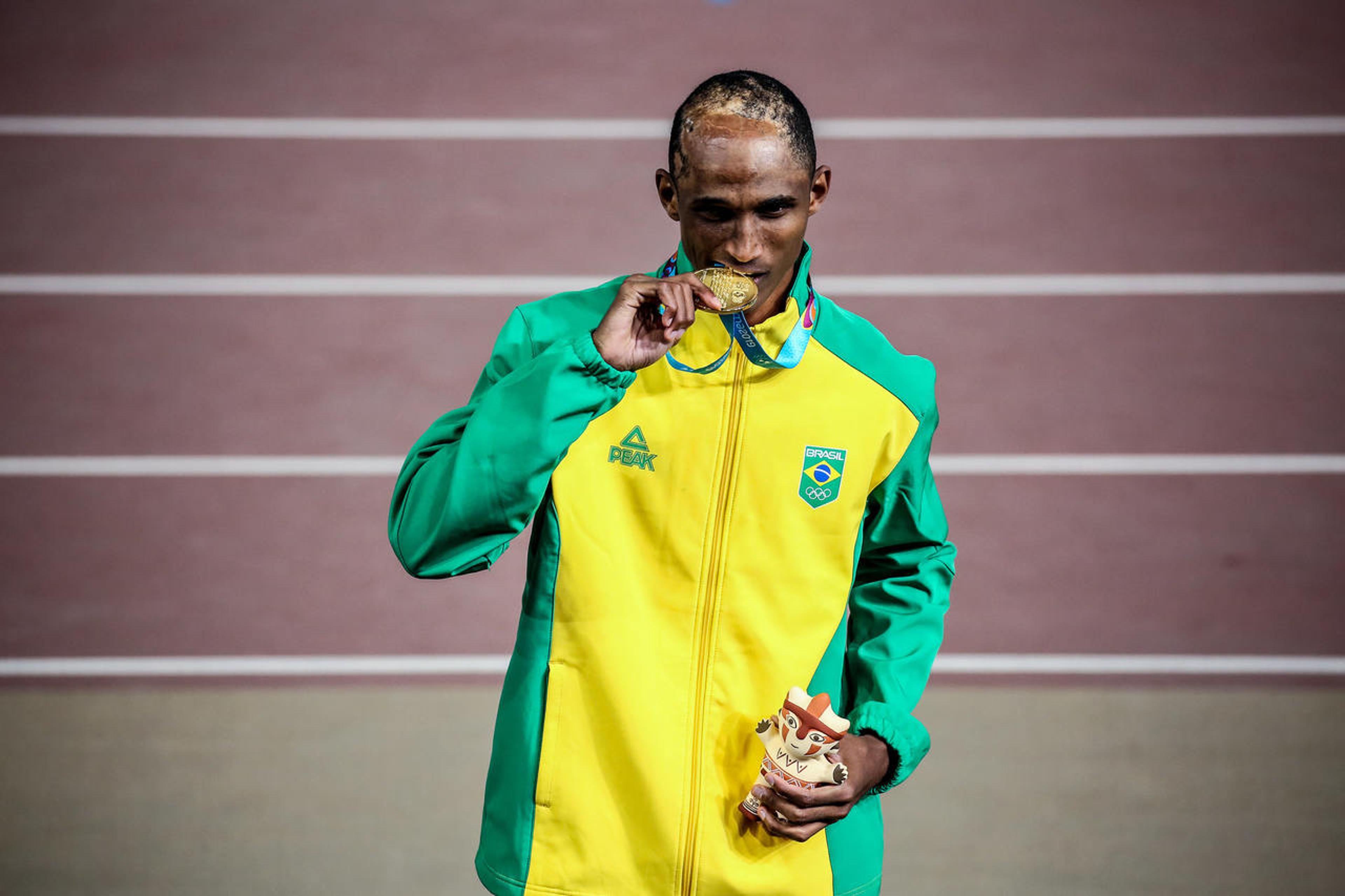 Alison dos Santos, o Piu, é campeão nos 400m com barreira do Pan