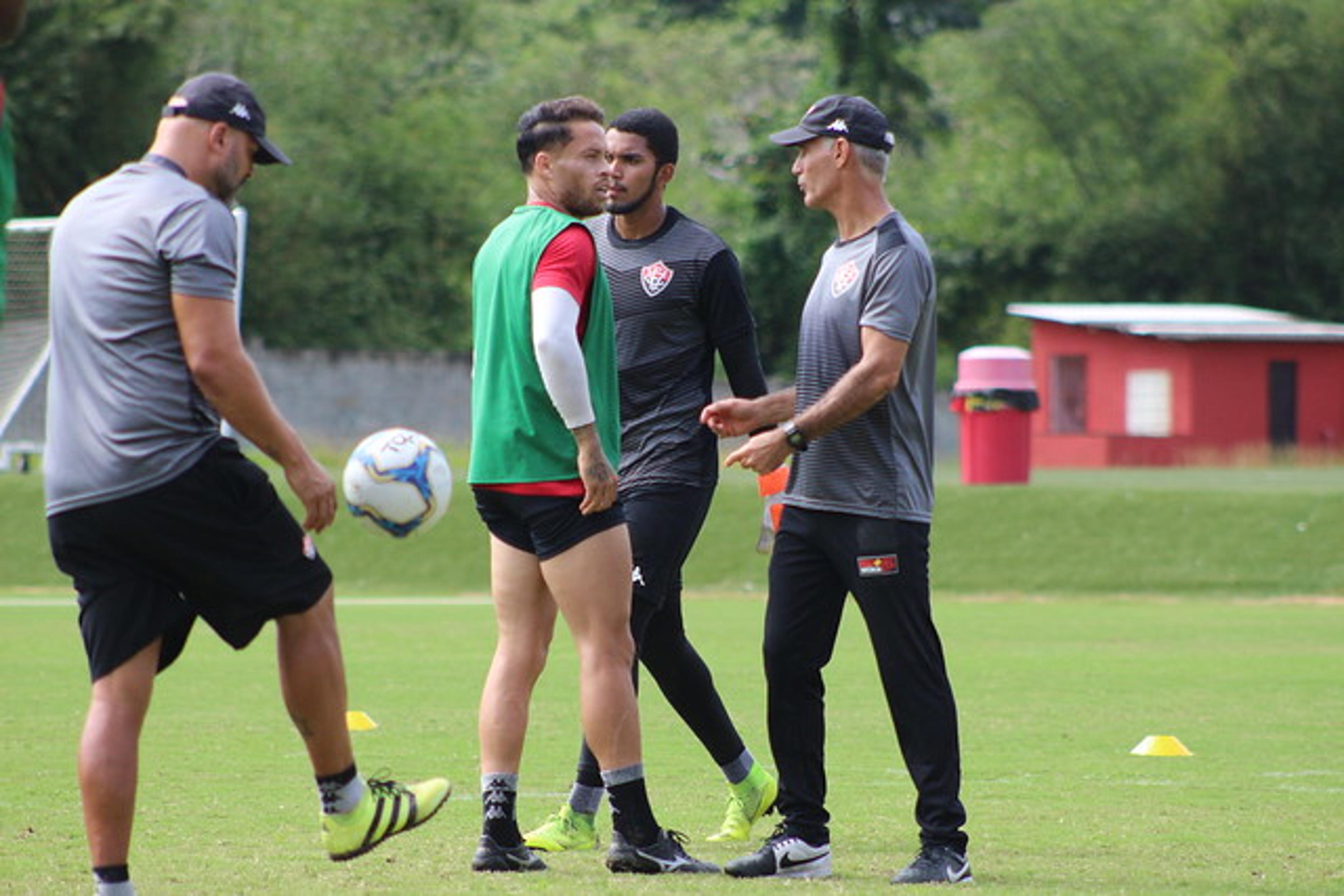 Baraka comemora dois triunfos seguidos do Vitória com fuga do Z4