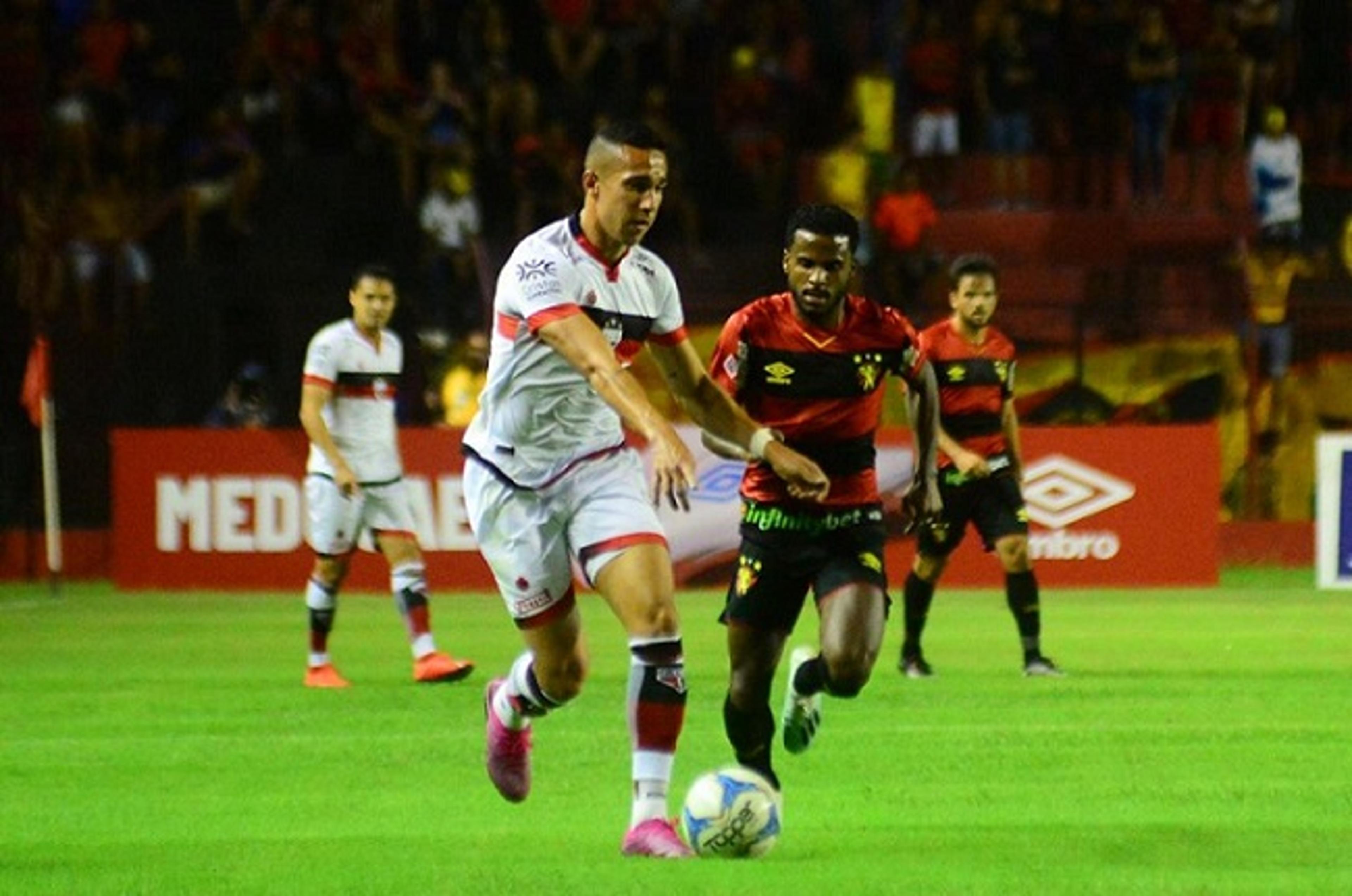 Em confronto direto, Sport e Atlético-GO ficam no empate em jogo emocionante