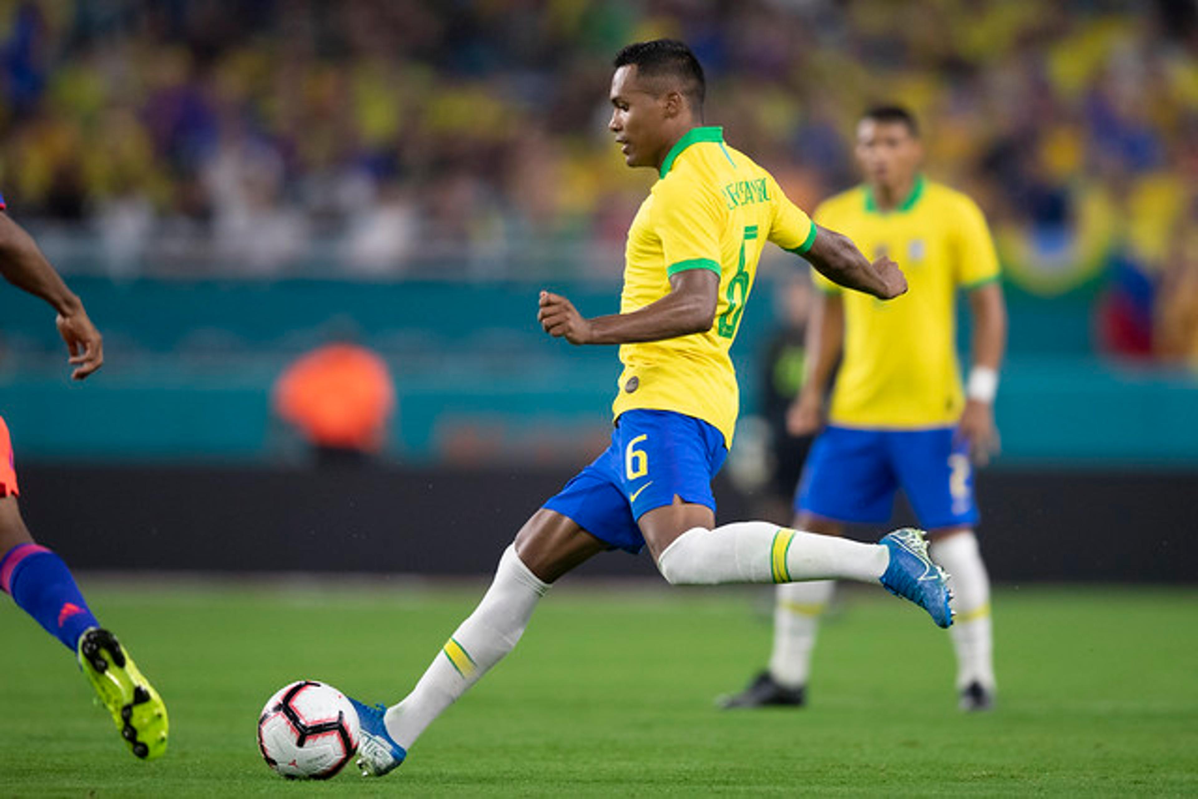 Alex Sandro evita comparações com Renan Lodi na Seleção Brasileira: ‘Não me vejo com vantagem’