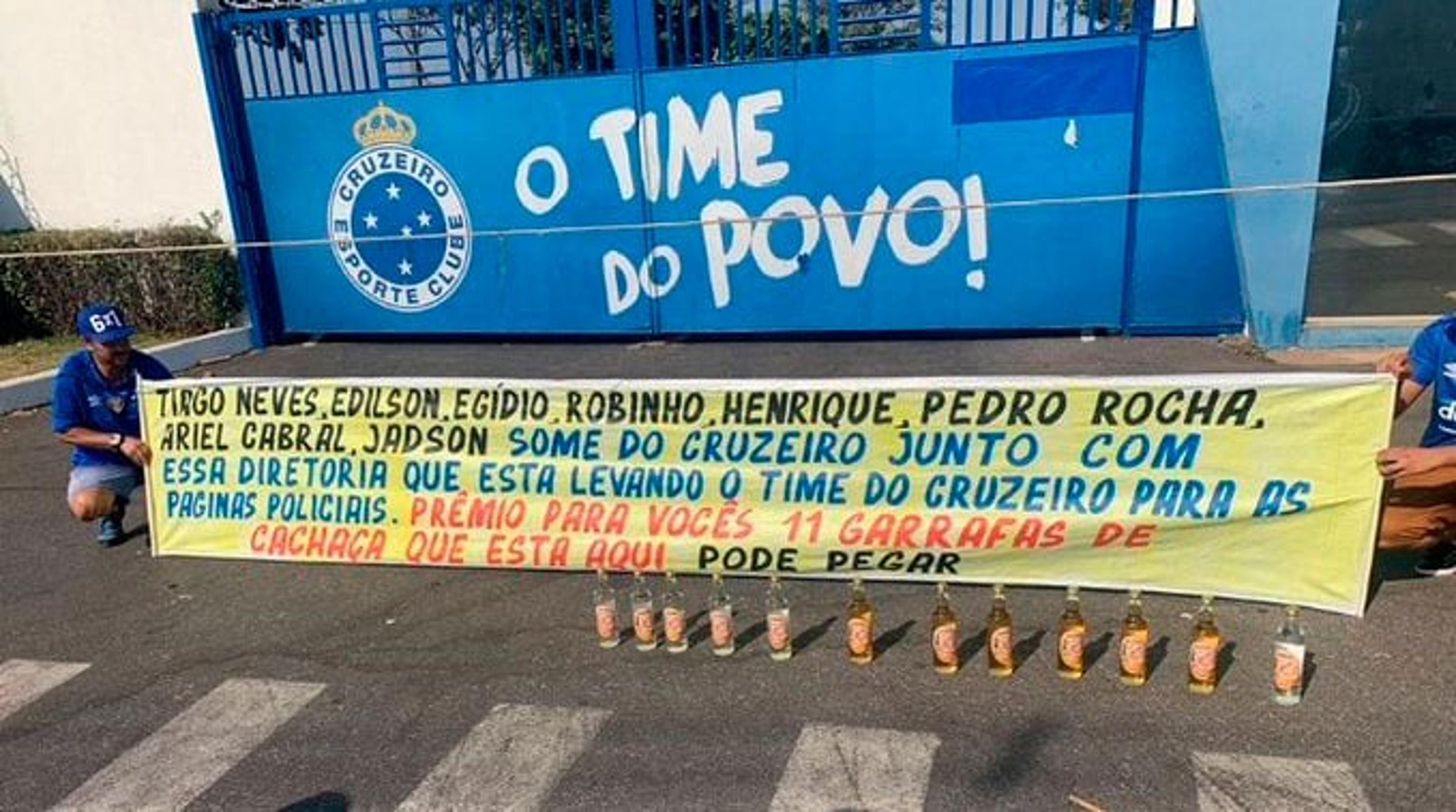 Cachaça, futmesa, pipoca… Relembre protestos inusitados dos torcedores