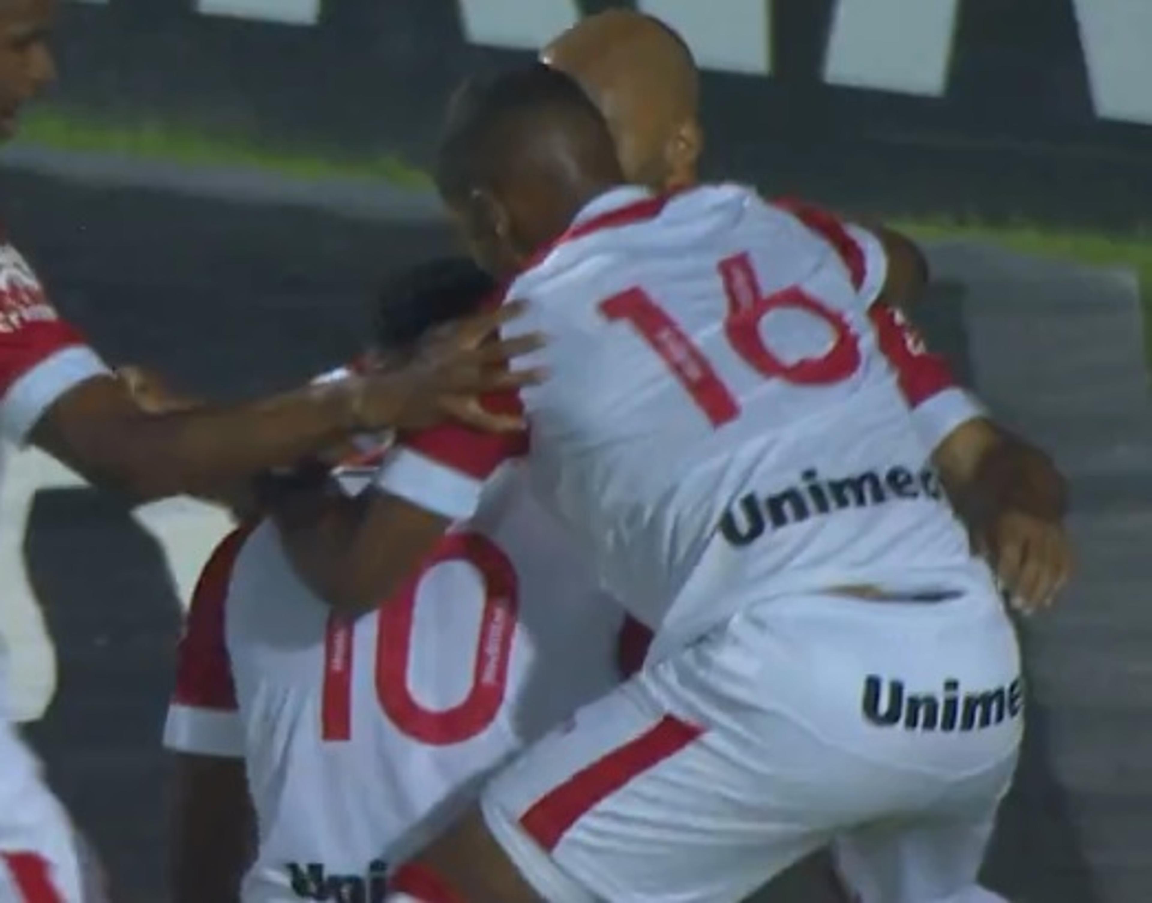 Com gol de pênalti, Vila Nova derrota a Ponte Preta e deixa o Z4