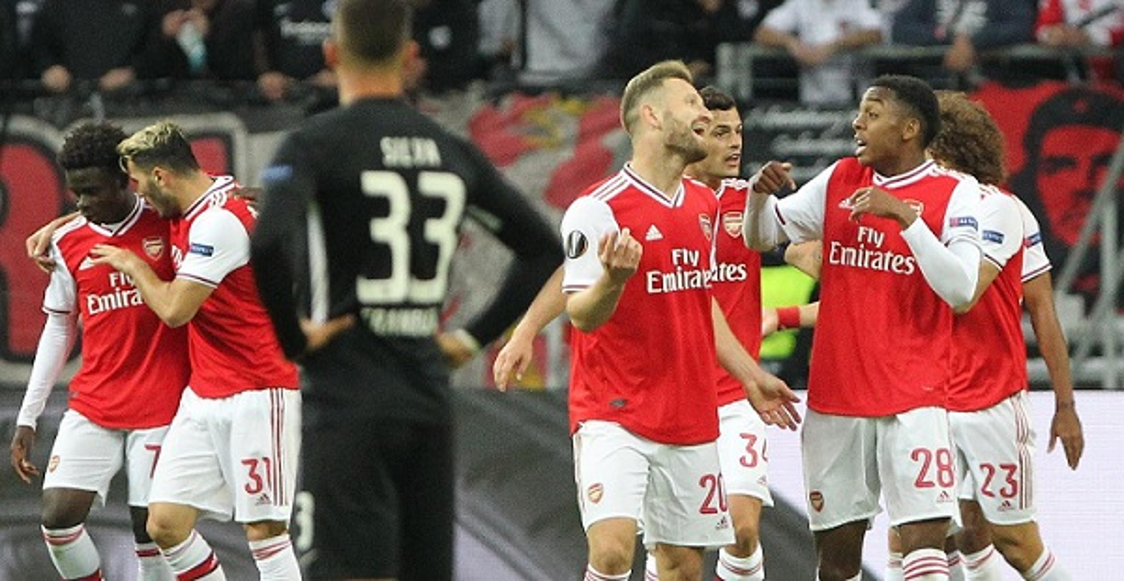 Fora de casa, Arsenal estreia bem e vence o Frankfurt na Liga Europa