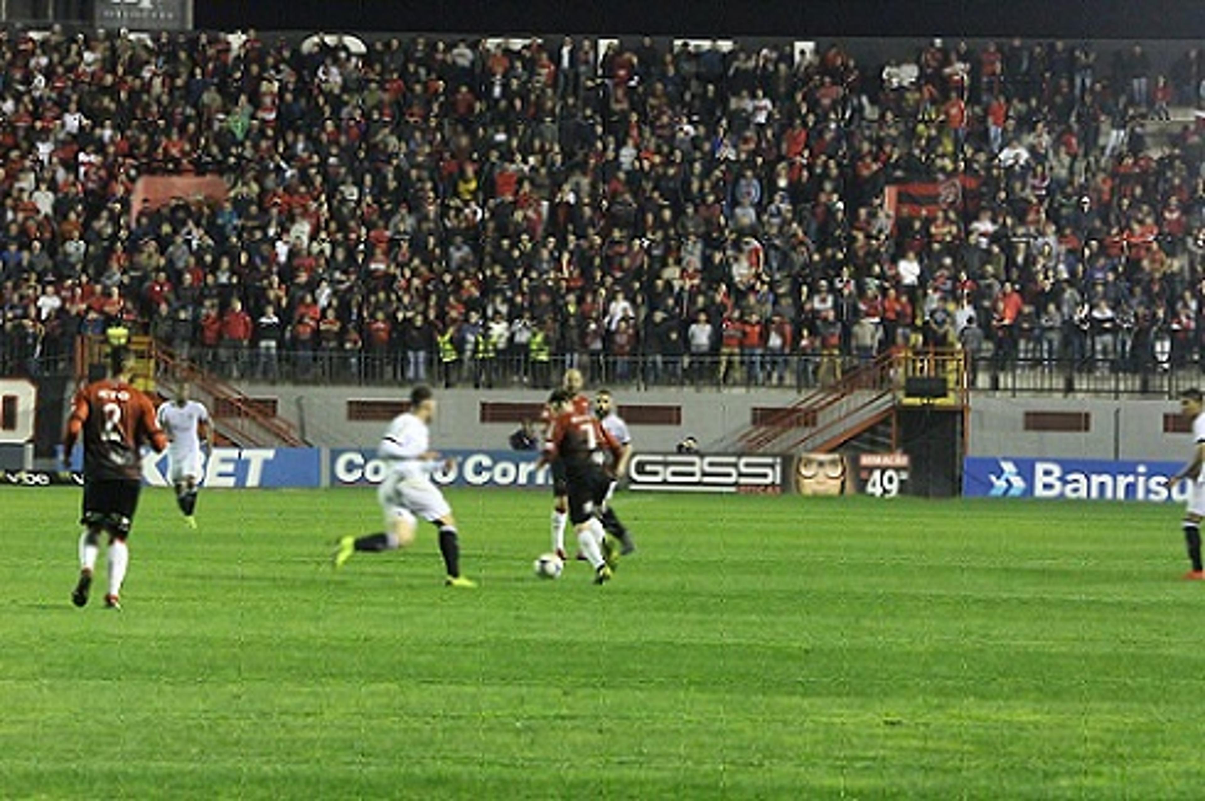 Figueirense busca empate em jogo tenso diante do Brasil de Pelotas