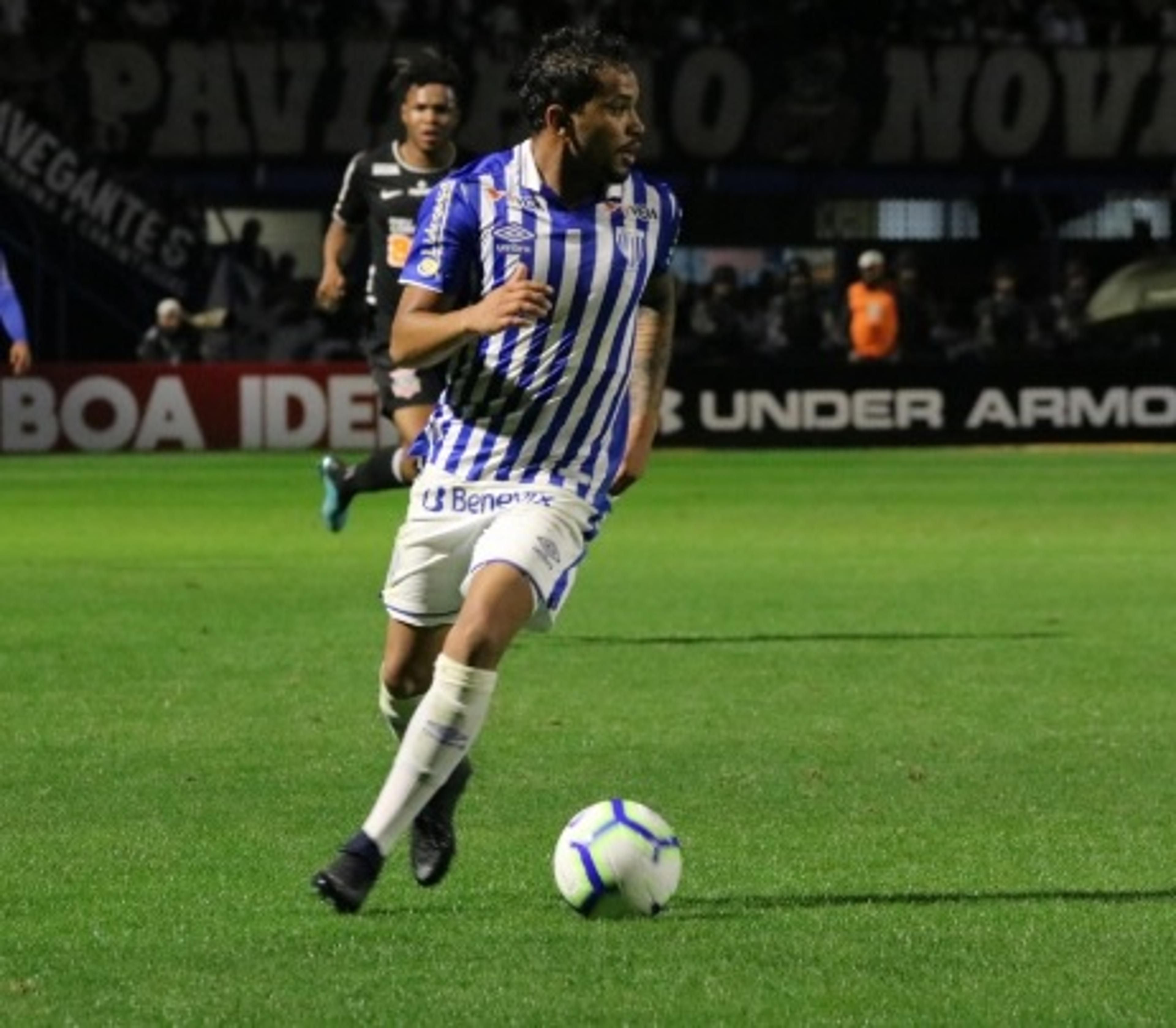 Dois jogadores são dispensados pelo Avaí