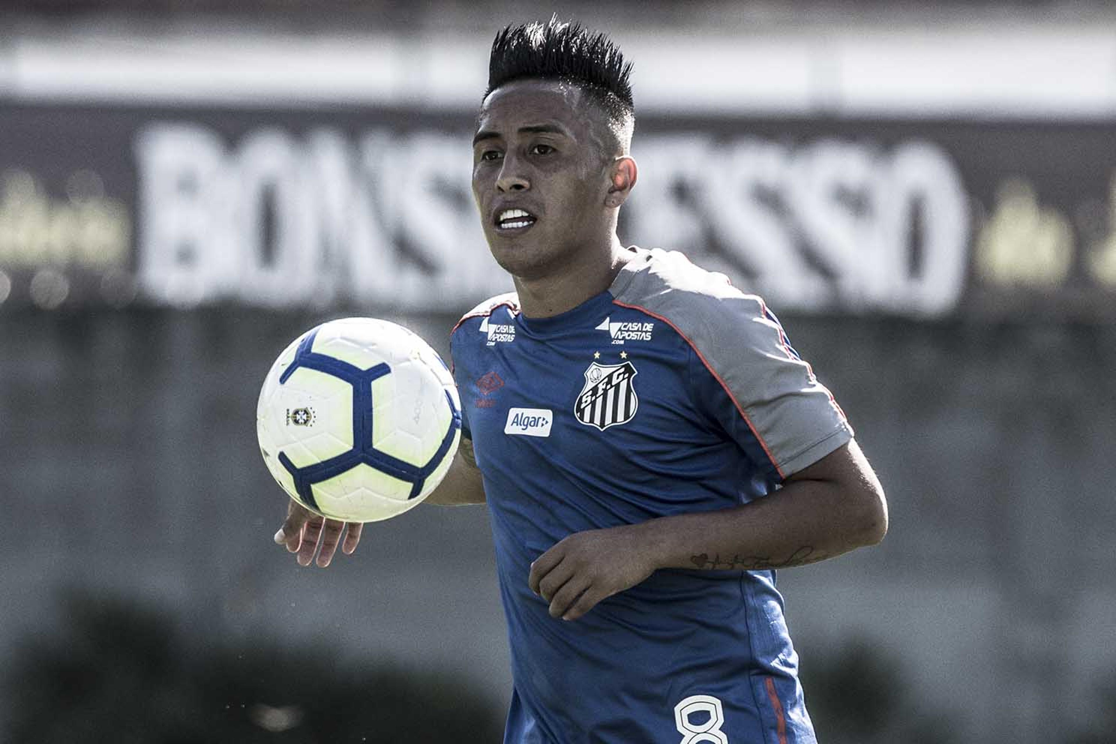 Alianza Lima demonstra interesse em Cueva; meia se apresenta no Peru