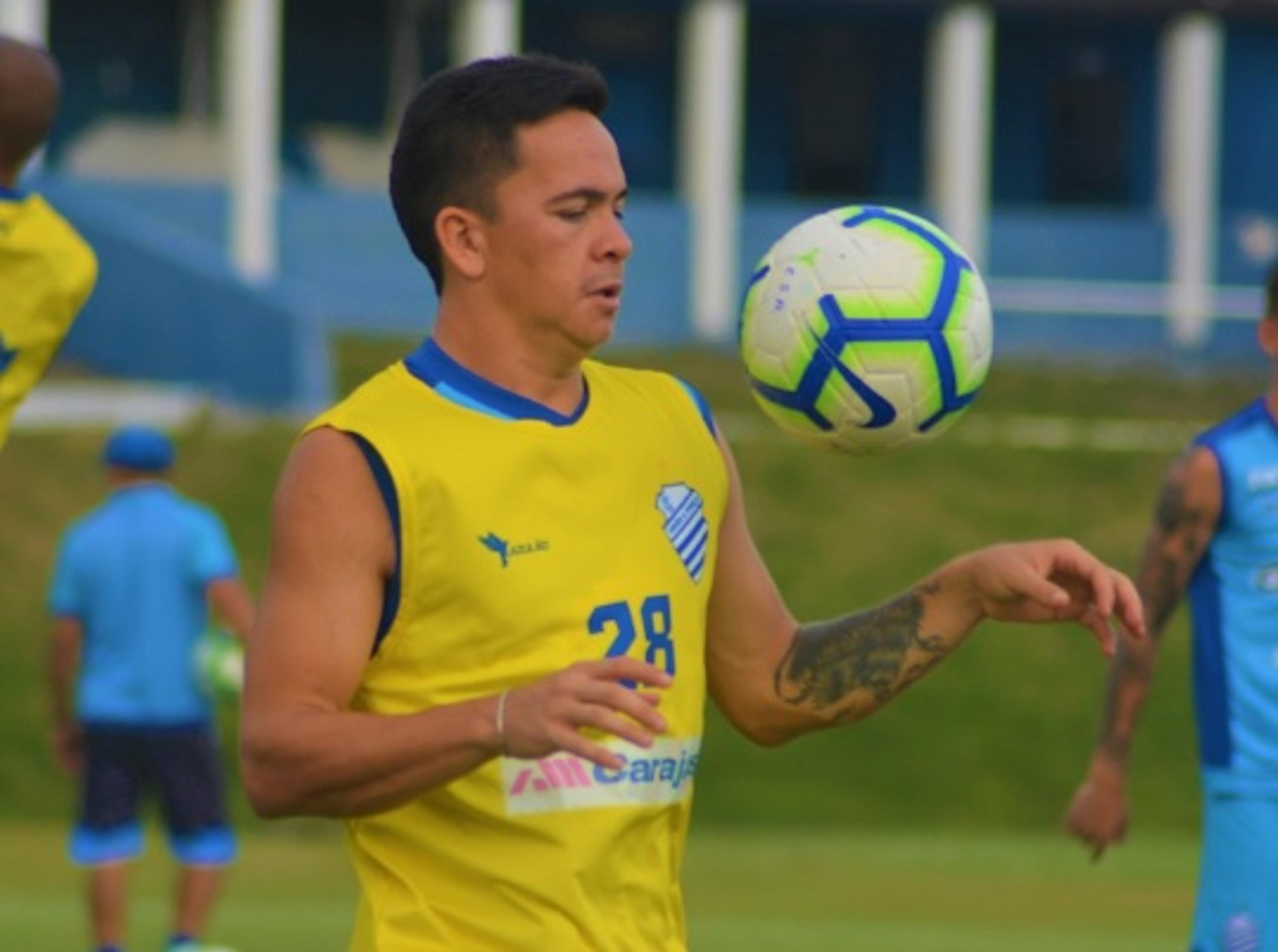 CSA fecha a preparação para encarar o Avaí; veja provável time