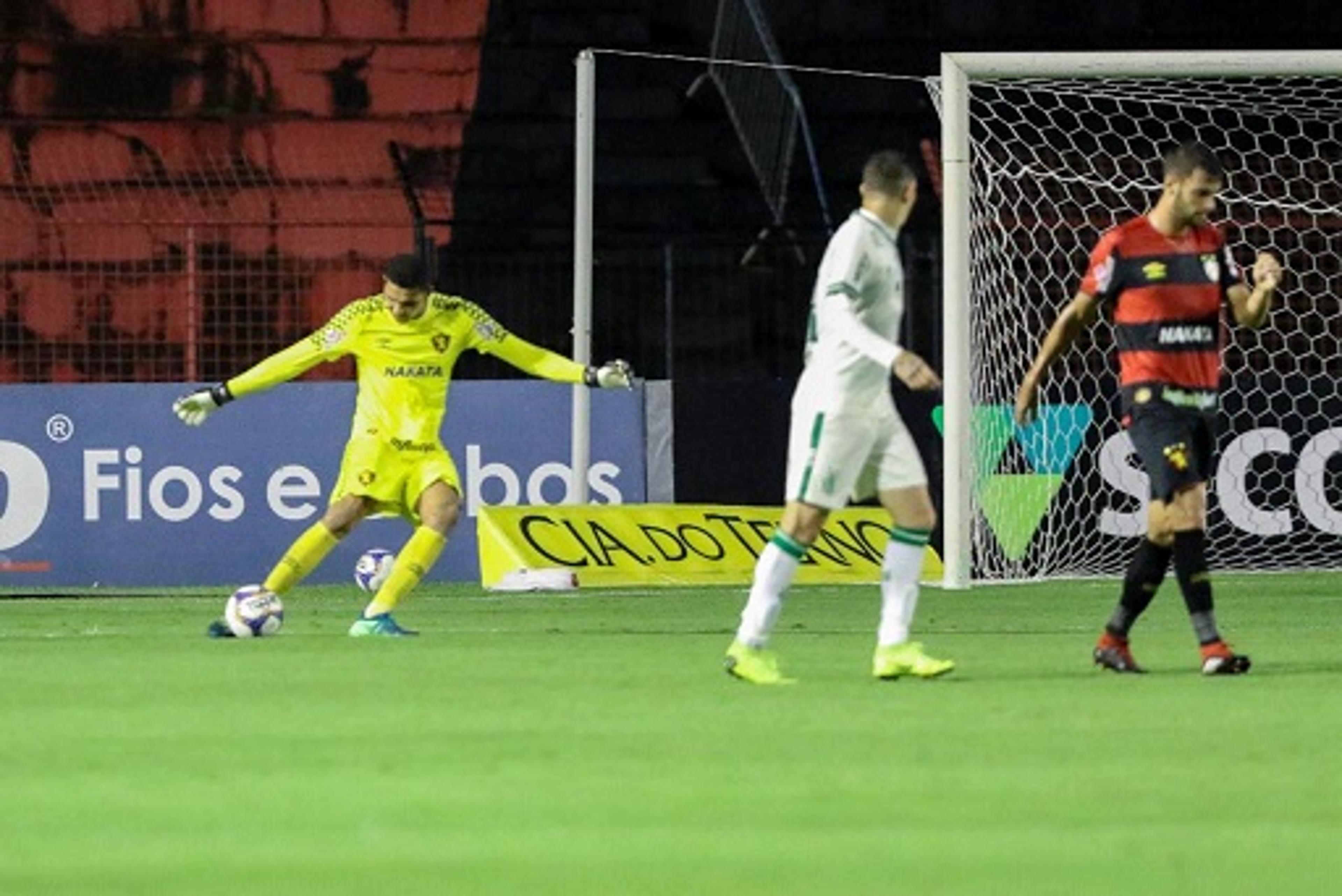 Questão burocrática cancela ida de goleiro do Sport para clube holandês